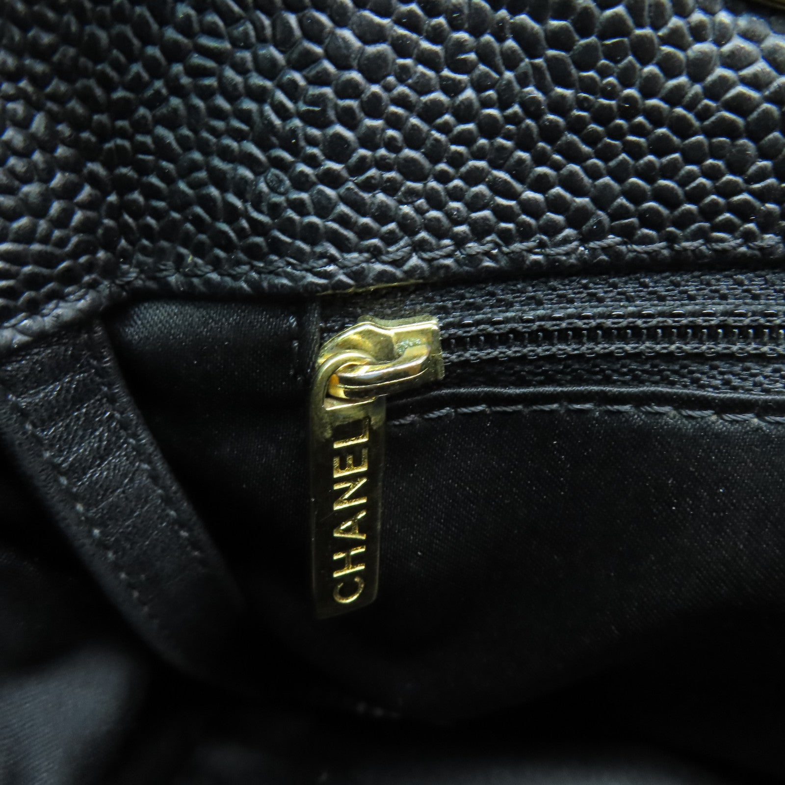 CHANEL菱格Caviar皮革GST金扣手挽袋黑色