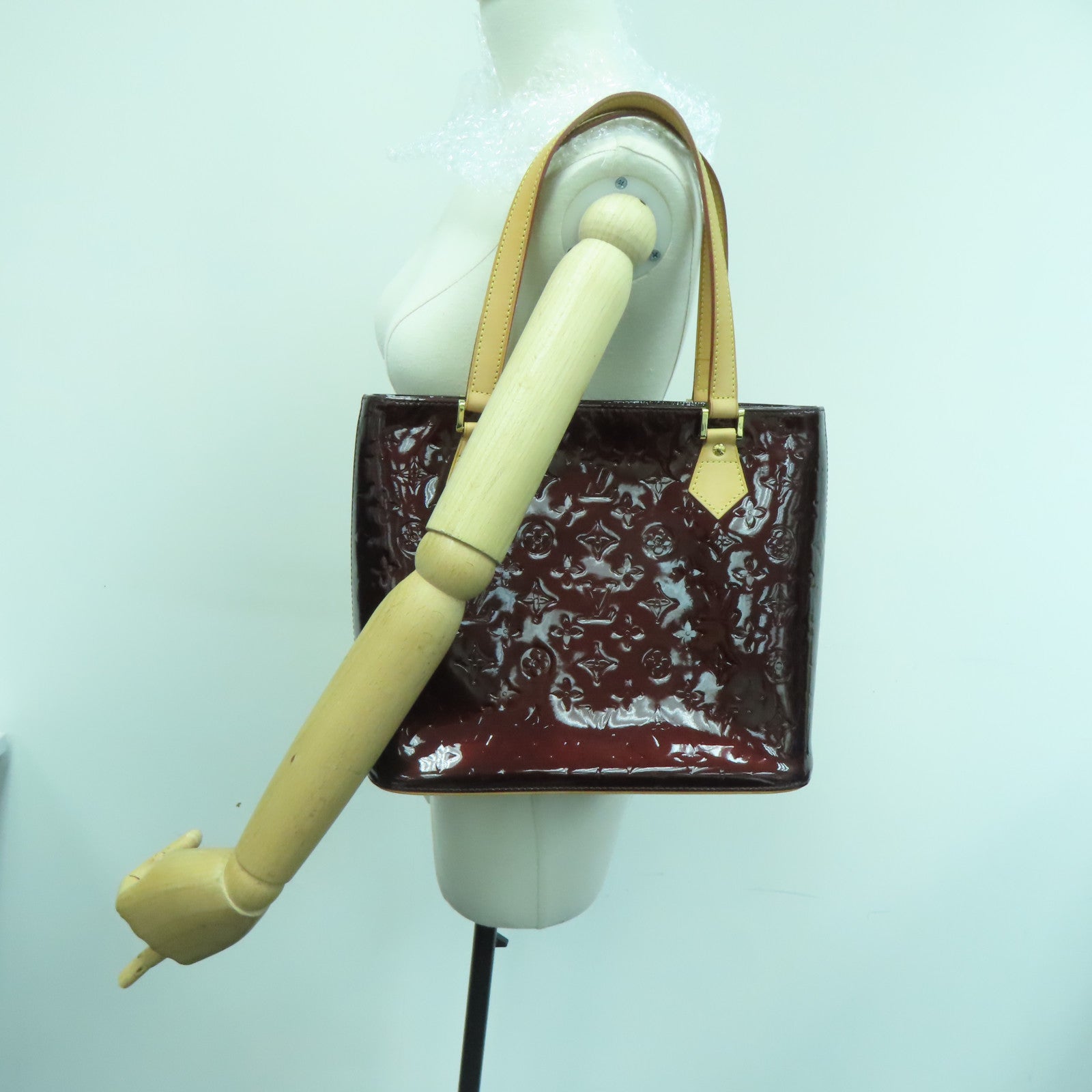 LOUIS VUITTON Monogram Vernis Houston gold buckle handle bag purple
