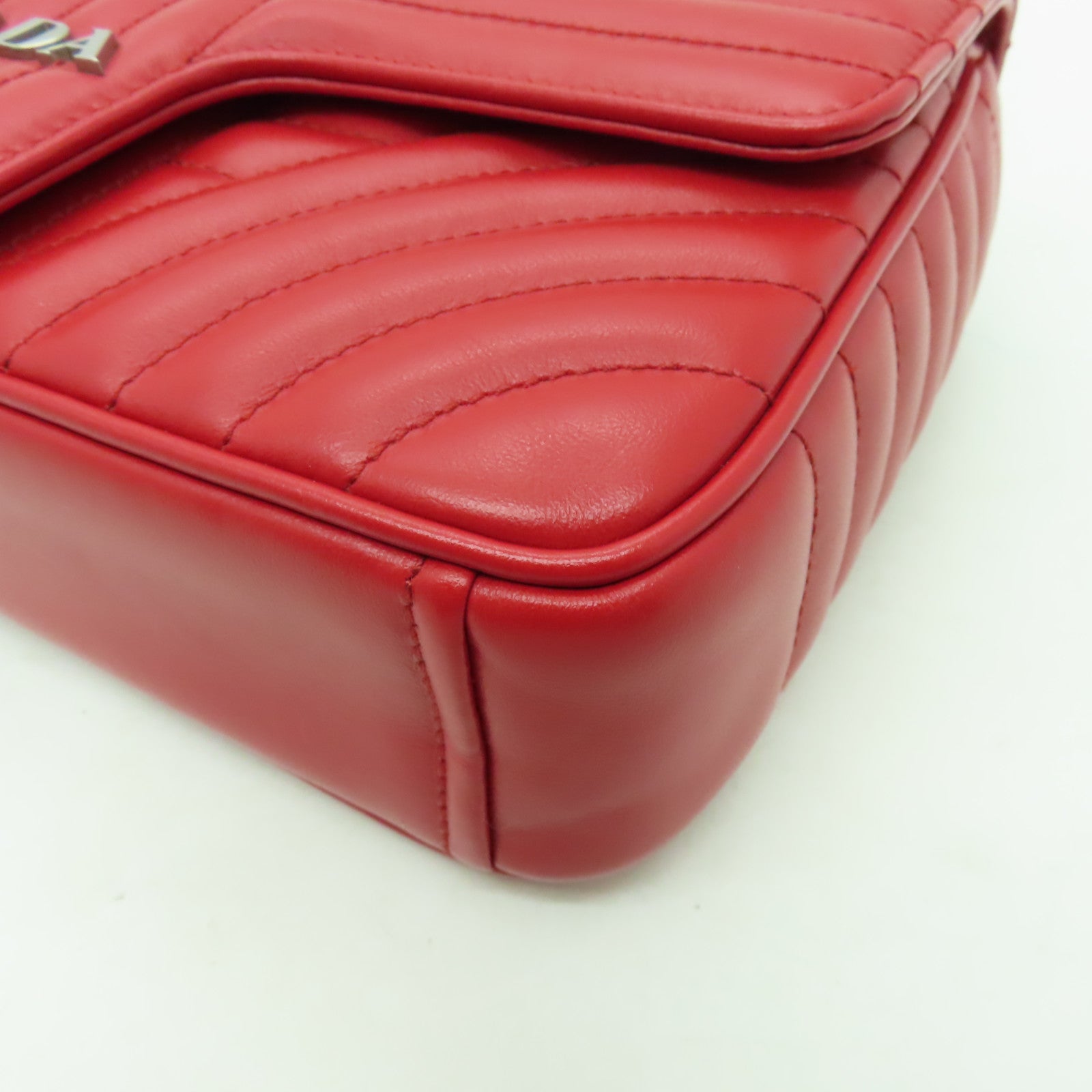 PRADA 牛皮皮革Shoulder Bag銀扣鏈帶肩背袋紅色