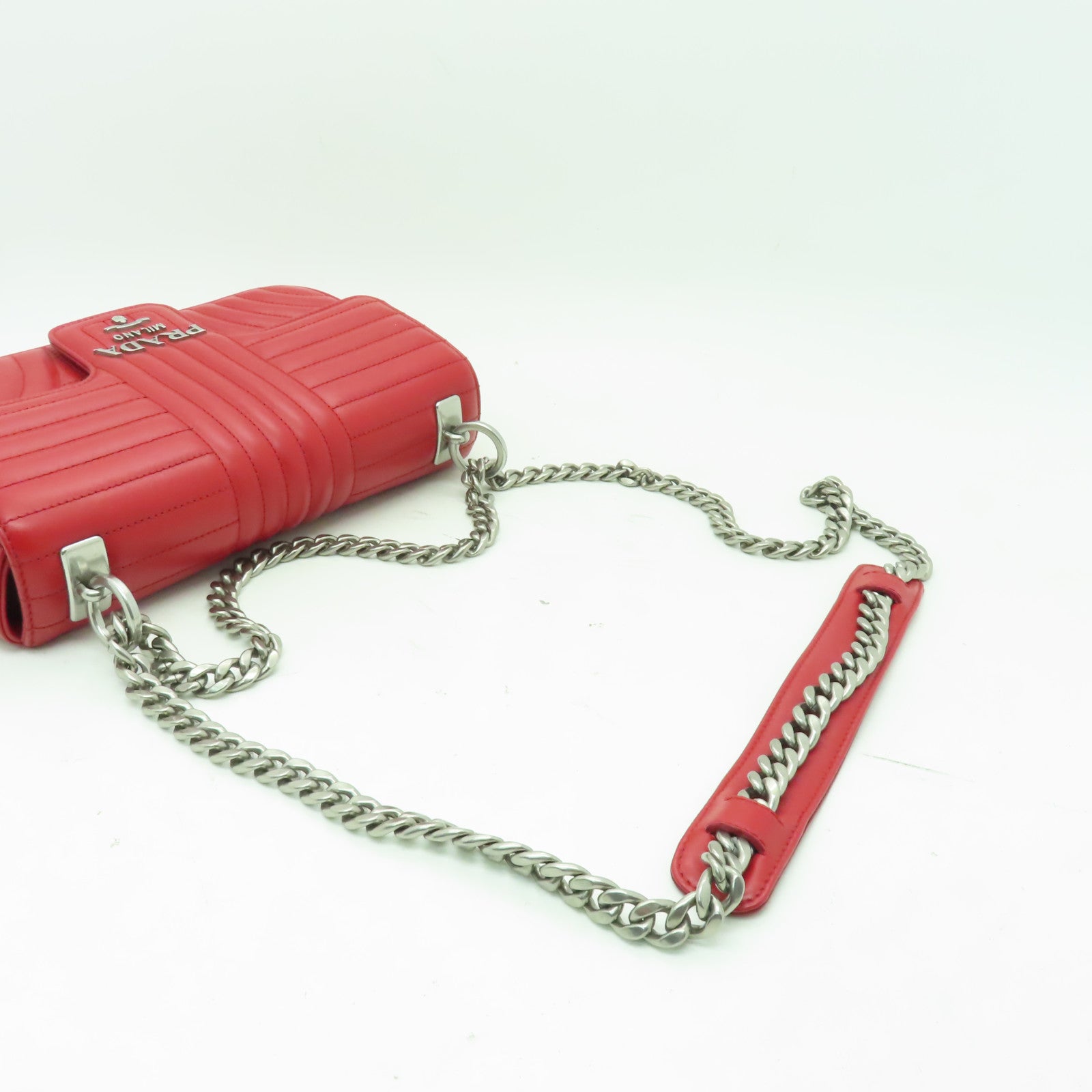 PRADA 牛皮皮革Shoulder Bag銀扣鏈帶肩背袋紅色