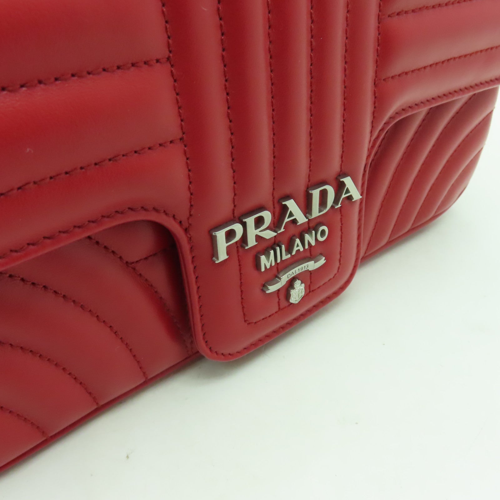 PRADA 牛皮皮革Shoulder Bag銀扣鏈帶肩背袋紅色
