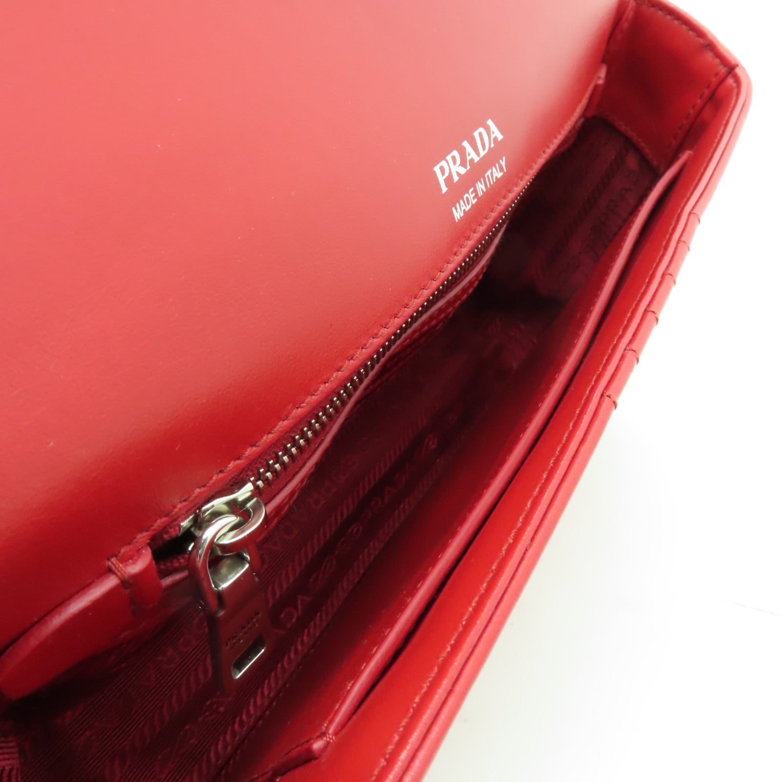 PRADA 牛皮皮革Shoulder Bag銀扣鏈帶肩背袋紅色