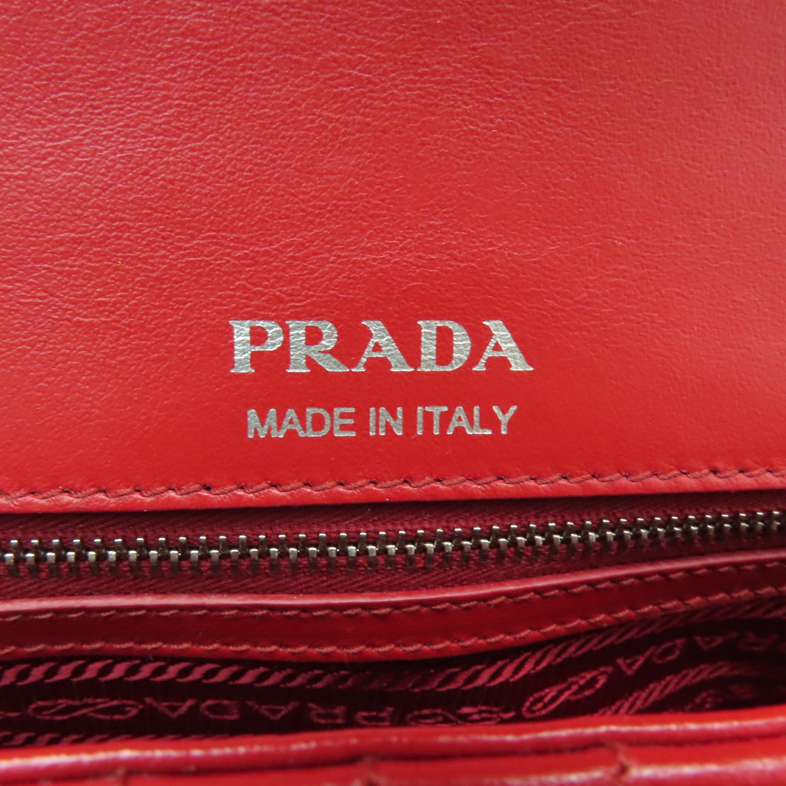 PRADA 牛皮皮革Shoulder Bag銀扣鏈帶肩背袋紅色