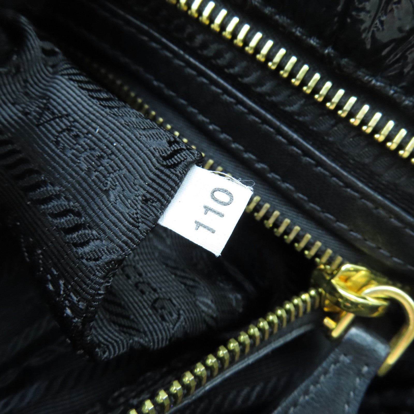 PRADA 漆皮皮革Clutch Bag金扣手拿包黑色