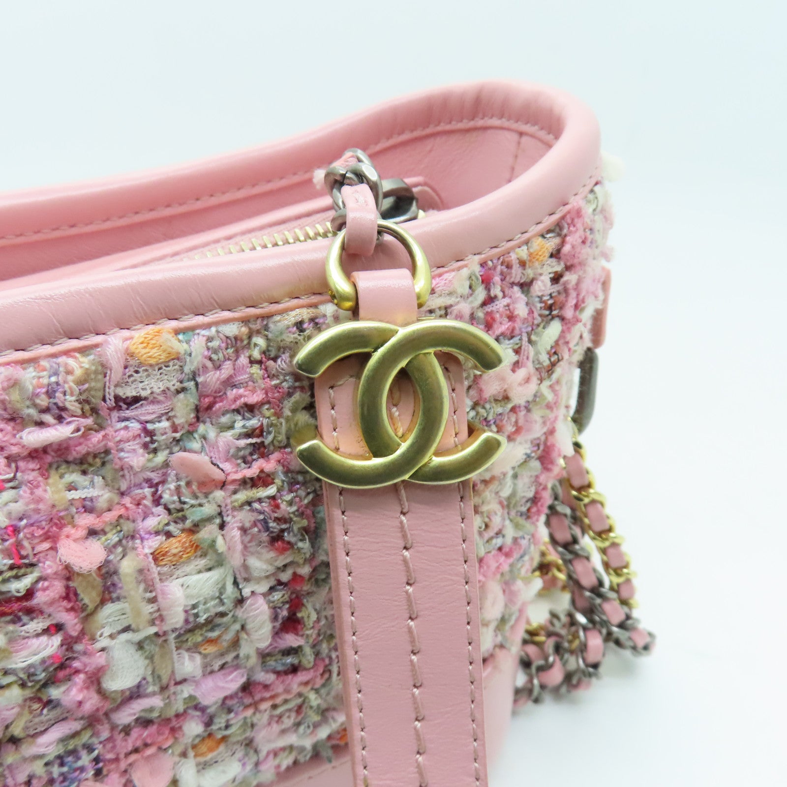 CHANEL 斜紋軟呢/牛皮皮革Small Gabrielle金扣/銀扣鏈帶肩背袋粉紅色