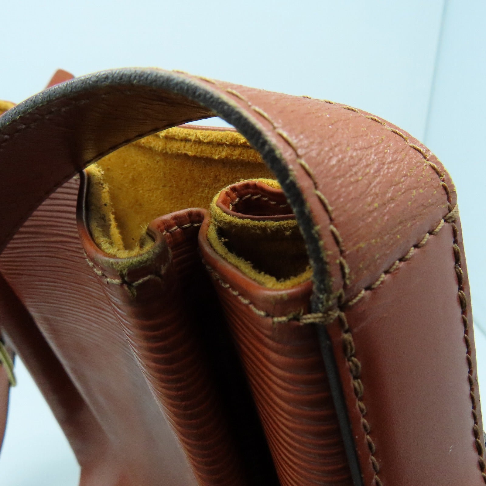 LOUIS VUITTON Epi Sac Depaule Gold Buckle Shoulder Bag Brown