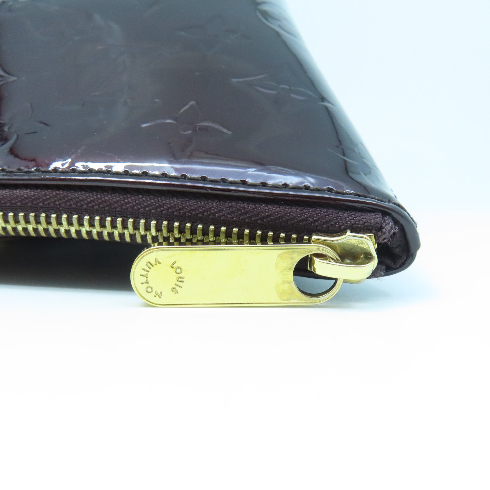 LOUIS VUITTON Monogram Vernis Bellevue PM gold buckle handle bag red