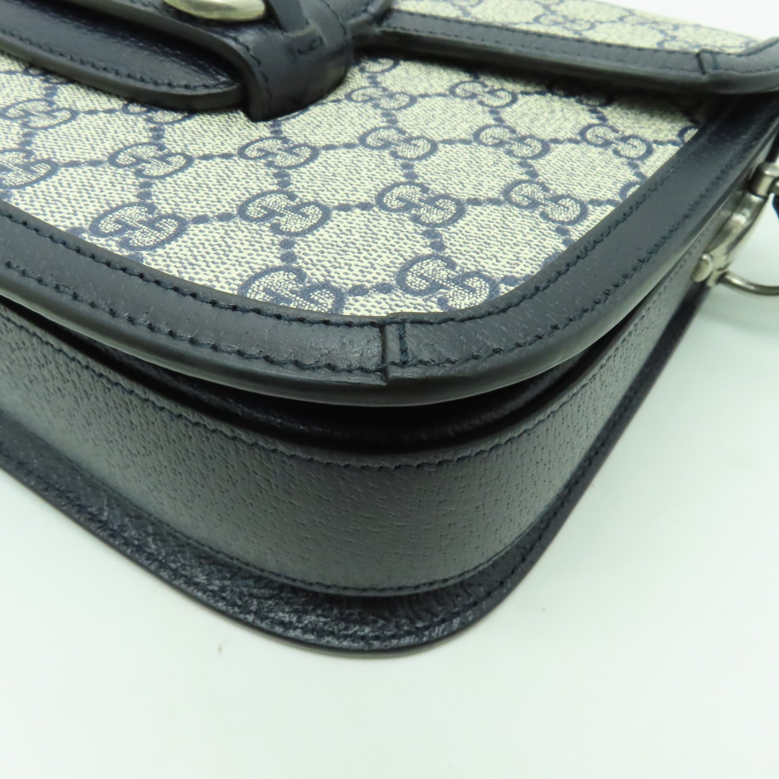GUCCI 塗層帆布GG Supreme 1955銀扣肩背袋米色/藍色