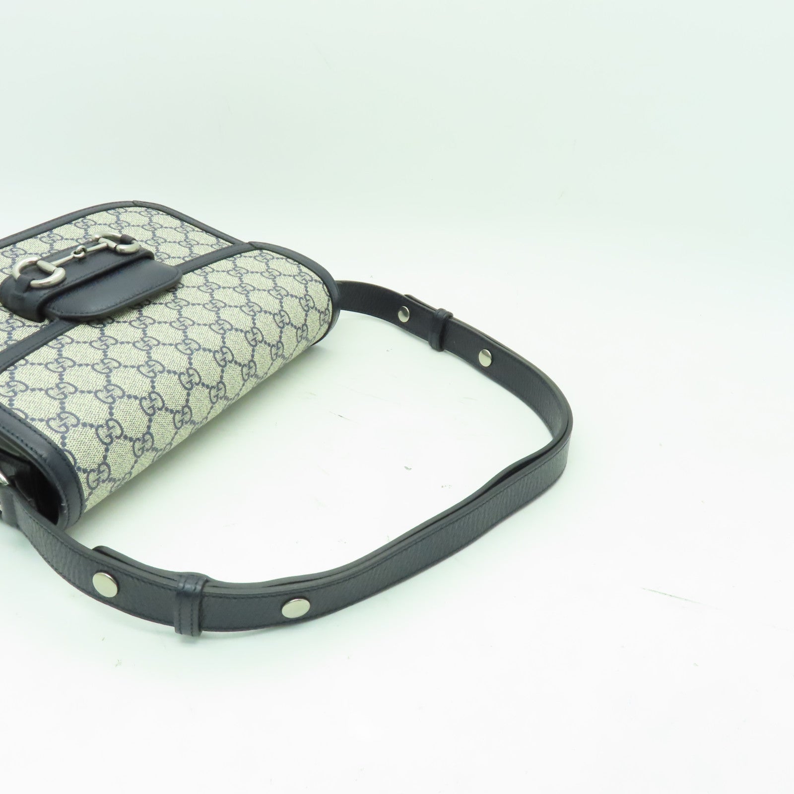 GUCCI 塗層帆布GG Supreme 1955銀扣肩背袋米色/藍色
