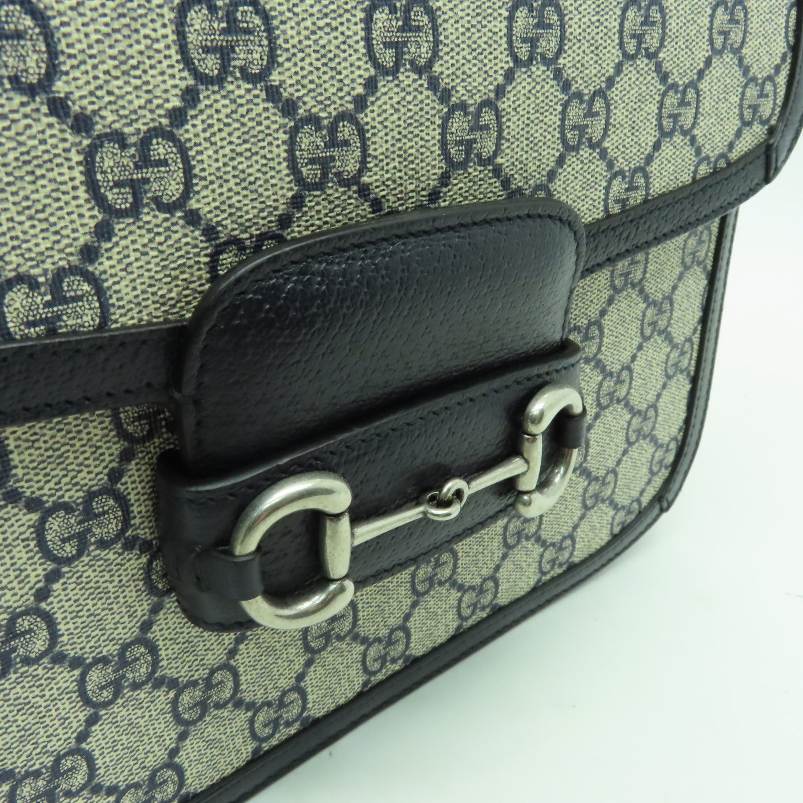 GUCCI 塗層帆布GG Supreme 1955銀扣肩背袋米色/藍色