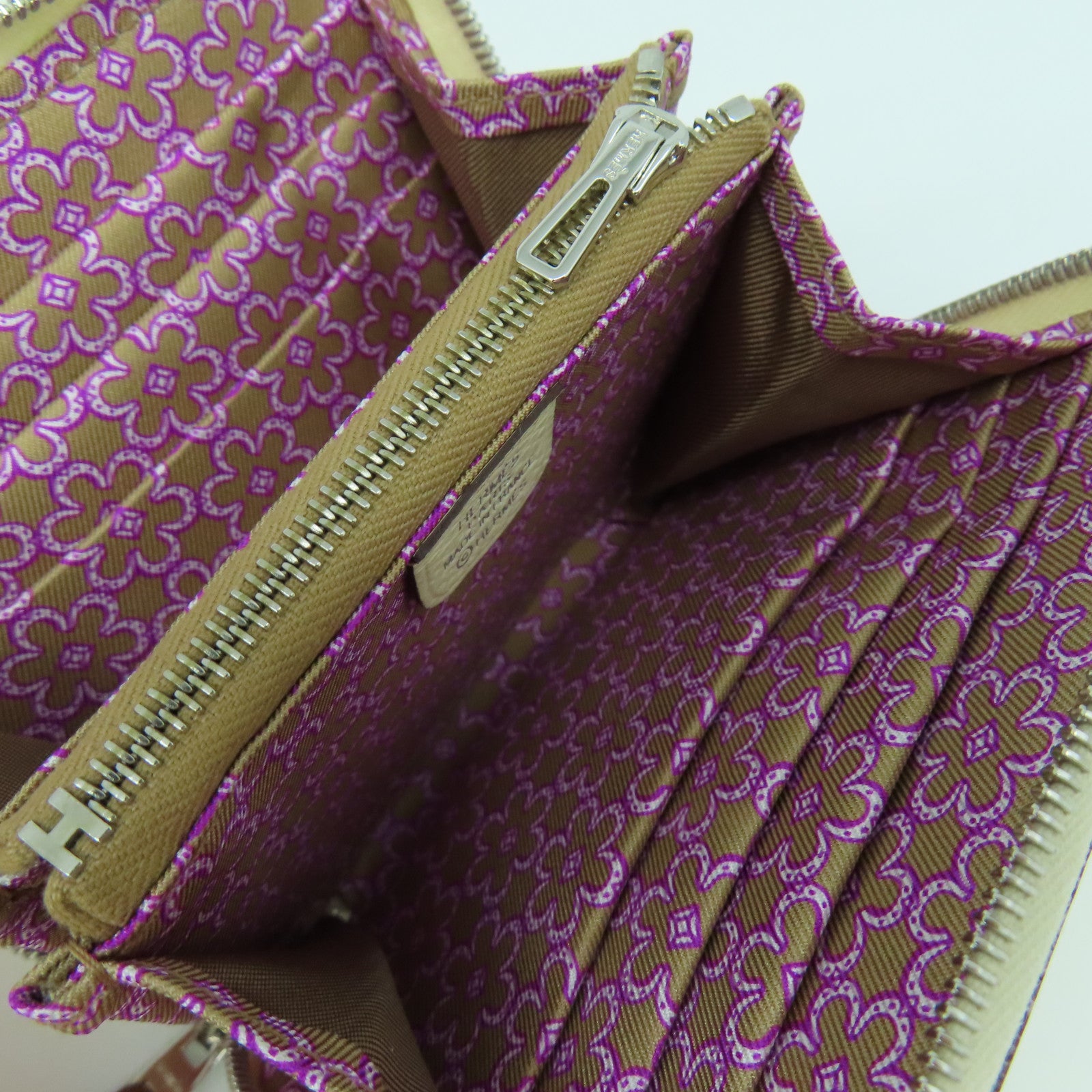 HERMES Epsom皮革Silk In Compact銀扣錢包白色