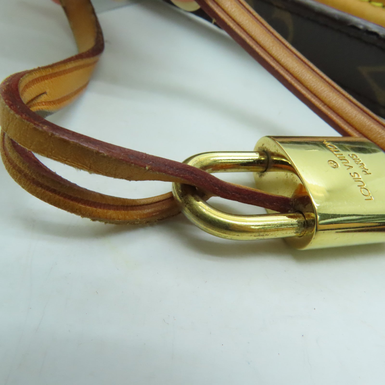 LOUIS VUITTON Monogram Montaigne MM金扣手挽袋啡色