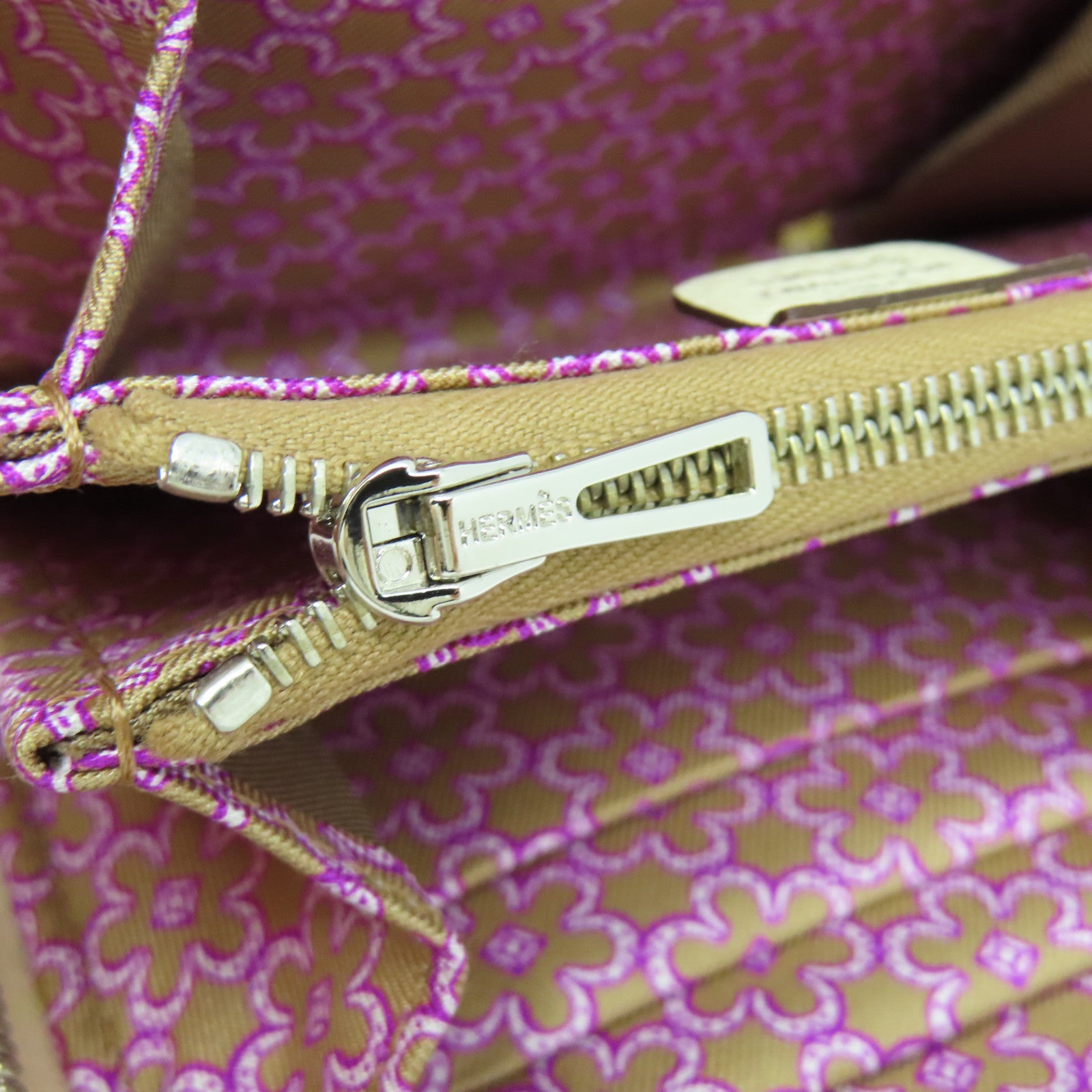 HERMES Epsom皮革Silk In Compact銀扣錢包白色