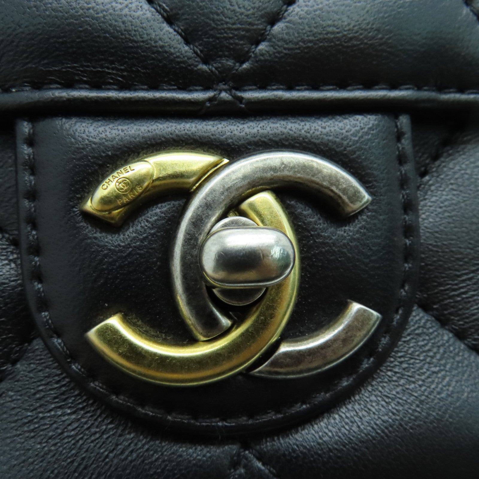CHANEL 【激減優惠】菱格羊皮皮革Pearl Hairpin Badge鏈帶肩背袋黑色