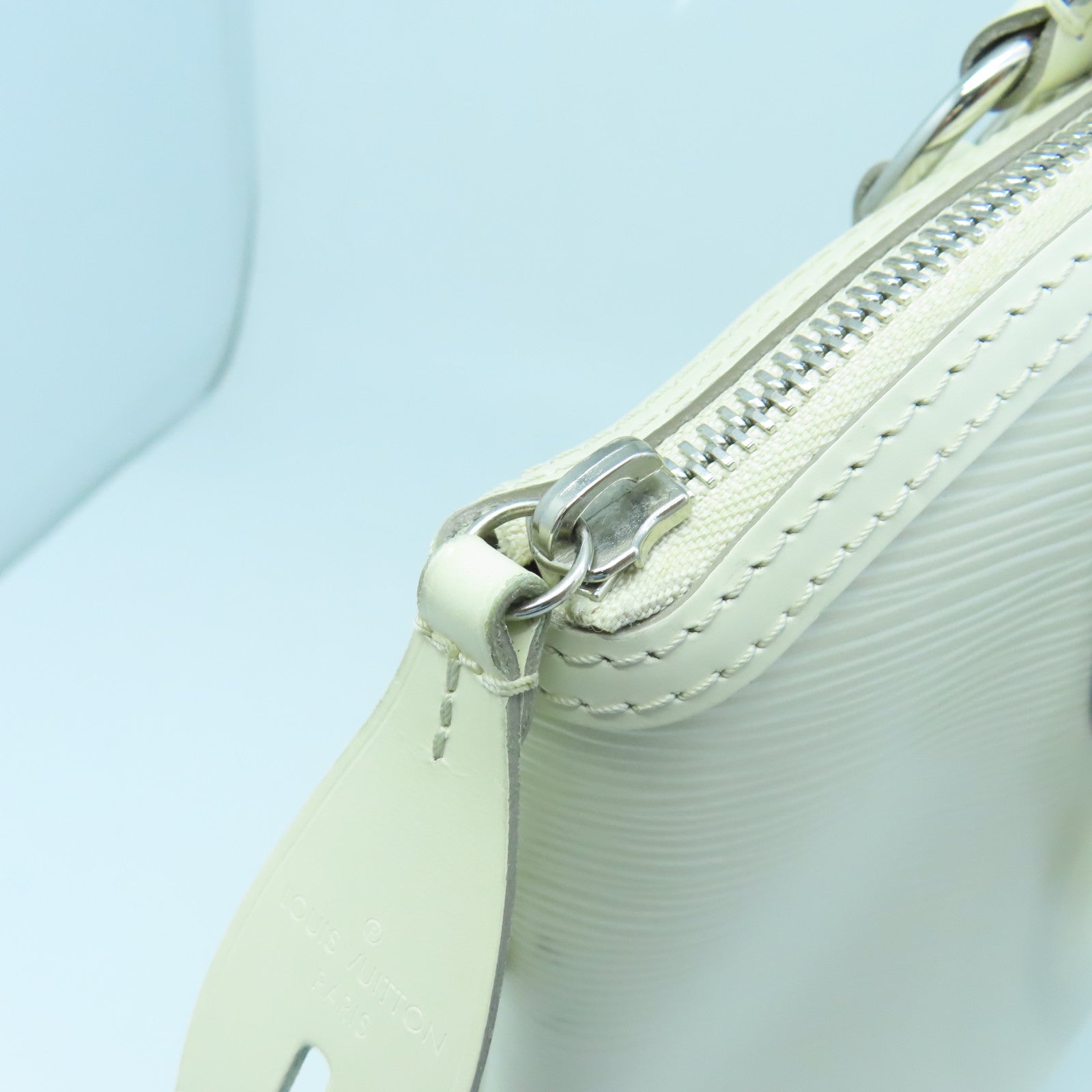 LOUIS VUITTON Epi Lockit PM Silver Buckle Handle Bag White