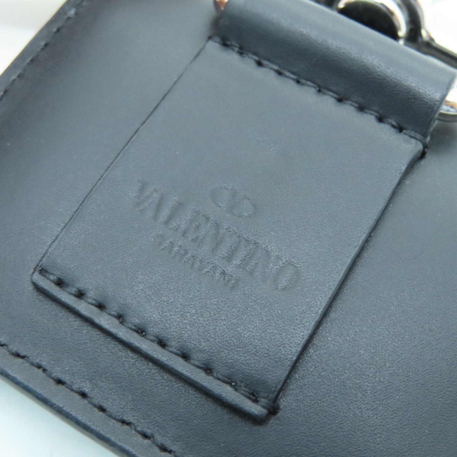 Valentino 牛皮皮革Air Pod Case銀扣耳機盒黑色