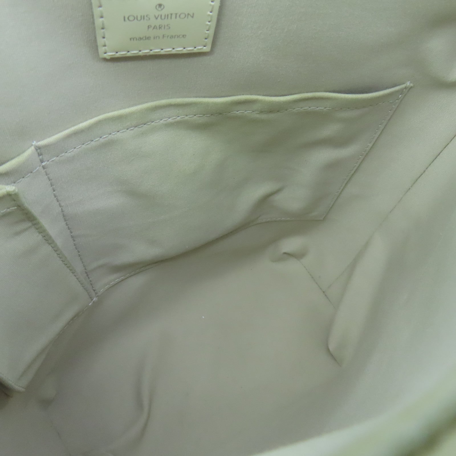 LOUIS VUITTON Epi Lockit PM Silver Buckle Handle Bag White