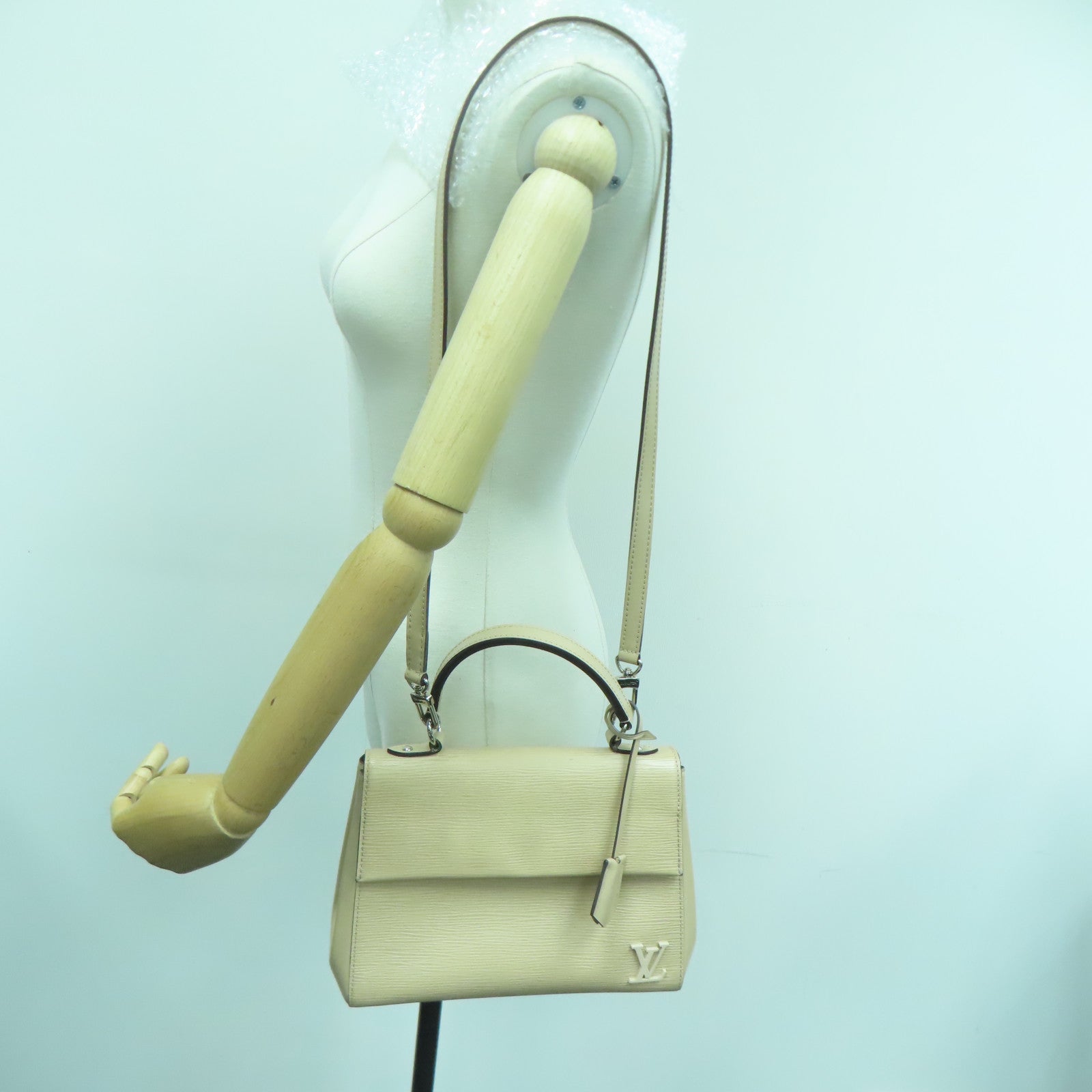LOUIS VUITTON Epi Cluny BB银扣手挽肩背两用袋米色