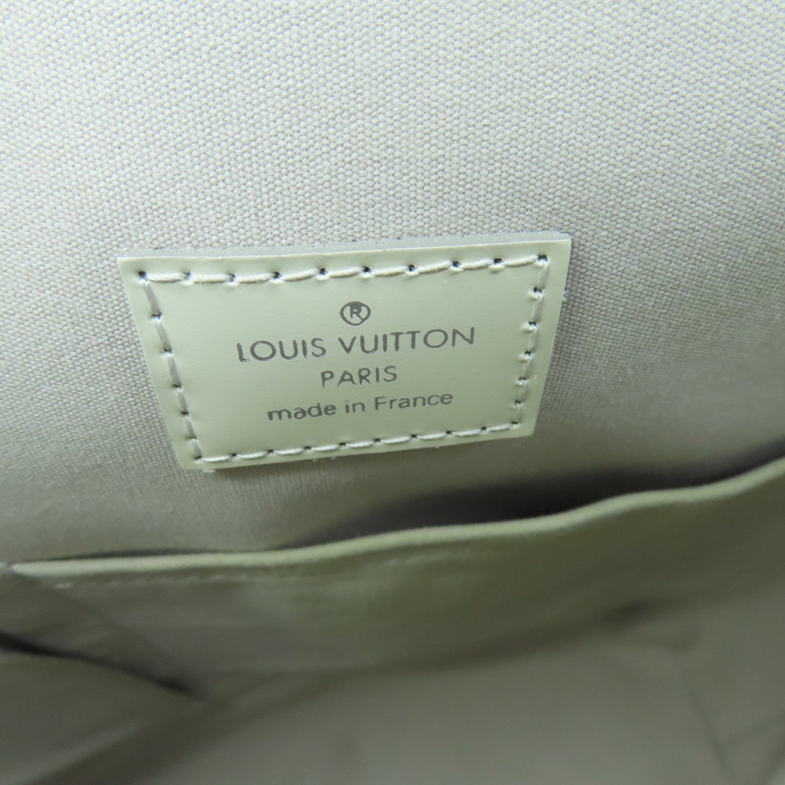 LOUIS VUITTON Epi Lockit PM Silver Buckle Handle Bag White