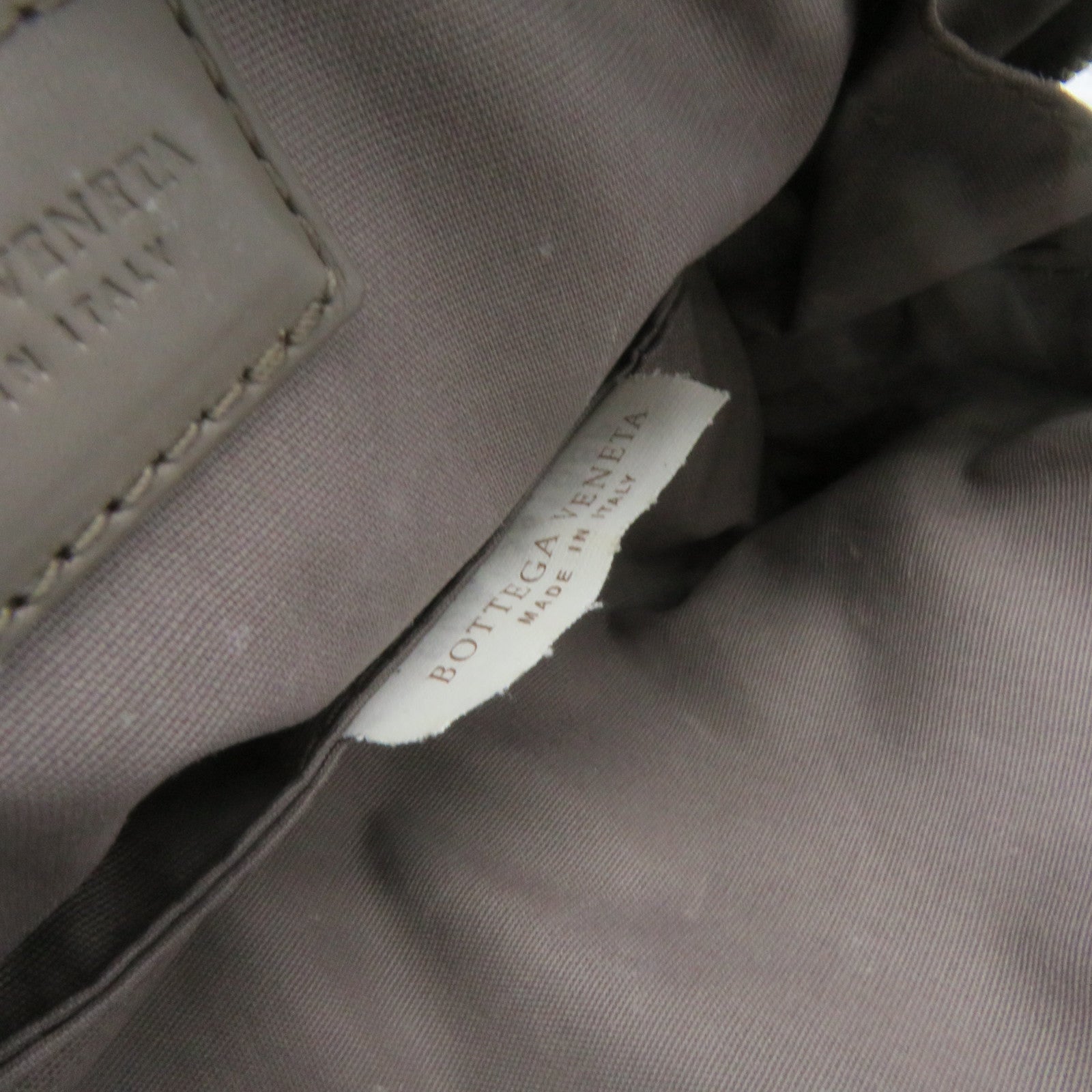 BOTTEGA VENETA 织纹皮革Cosmetic Pouch化妆包灰色