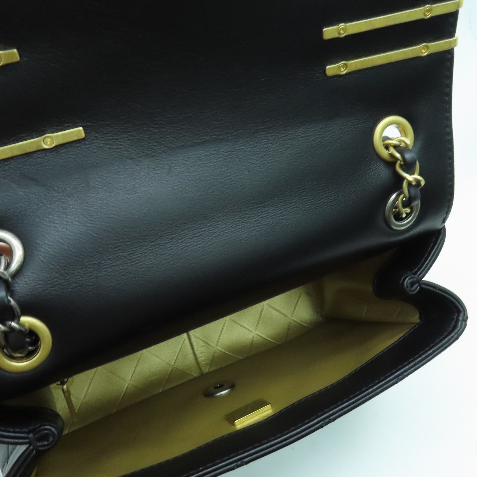 CHANEL 【激減優惠】菱格羊皮皮革Pearl Hairpin Badge鏈帶肩背袋黑色