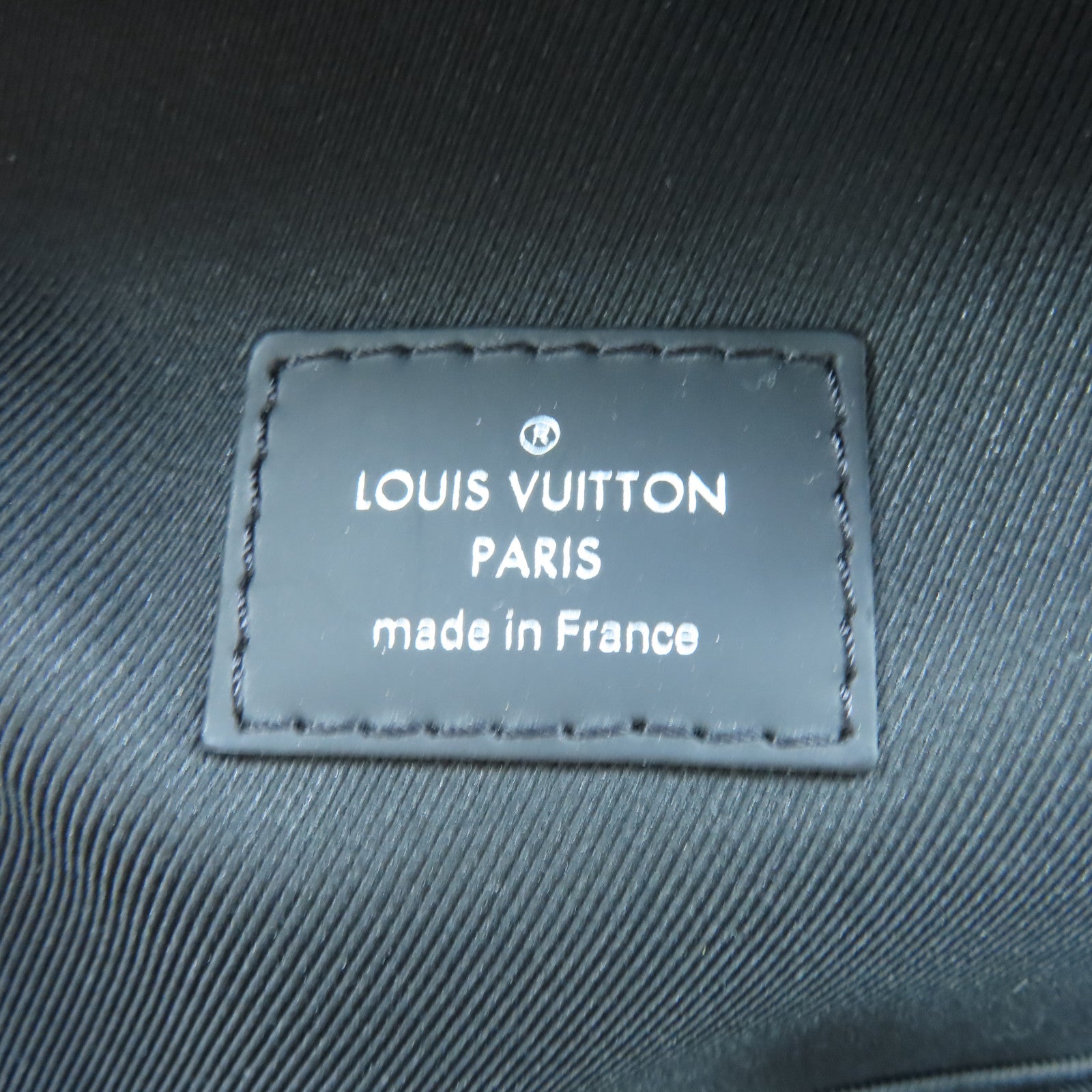 LOUIS VUITTON Mongram Eclipse Discovery PM銀扣背包黑色