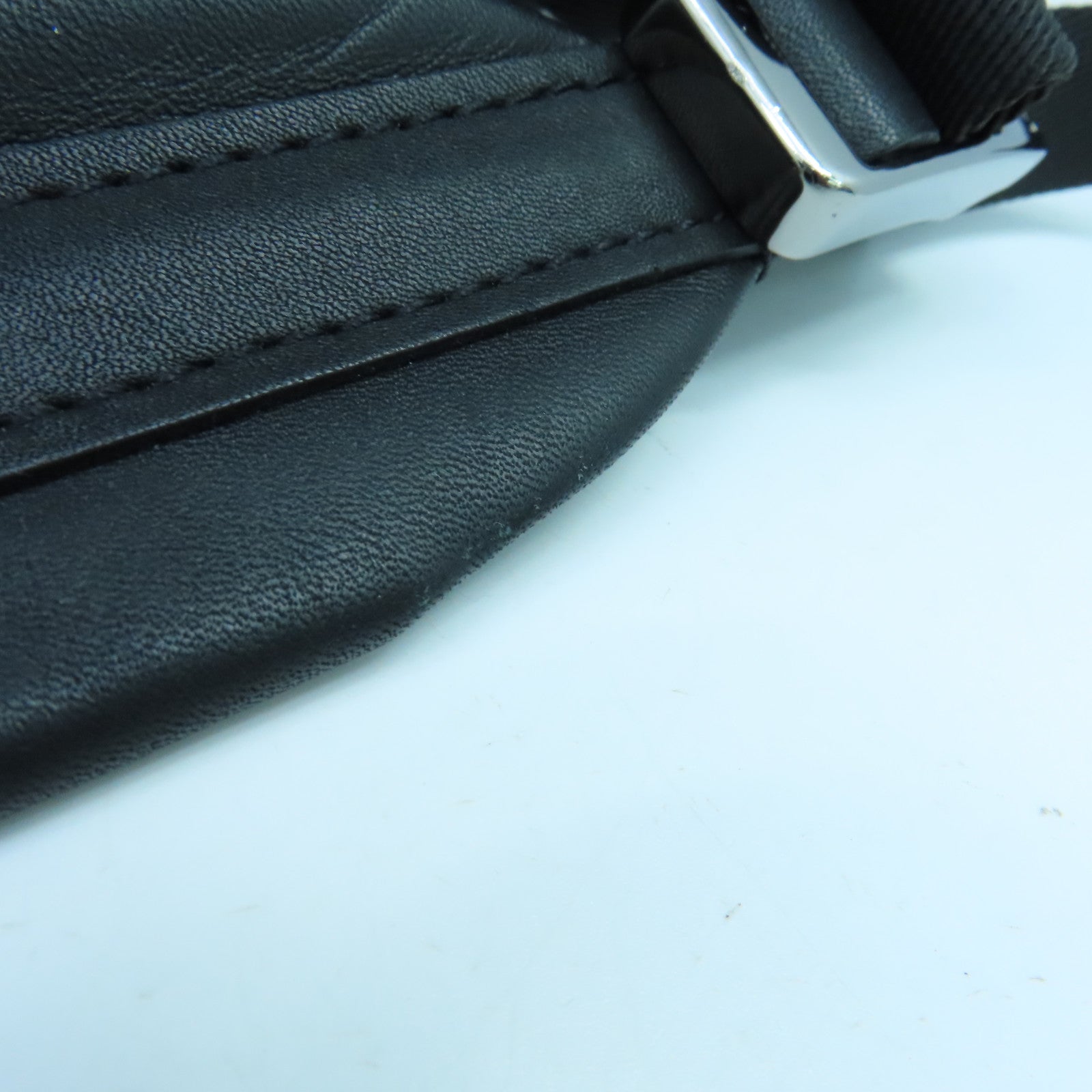 LOUIS VUITTON Mongram Eclipse Discovery PM銀扣背包黑色