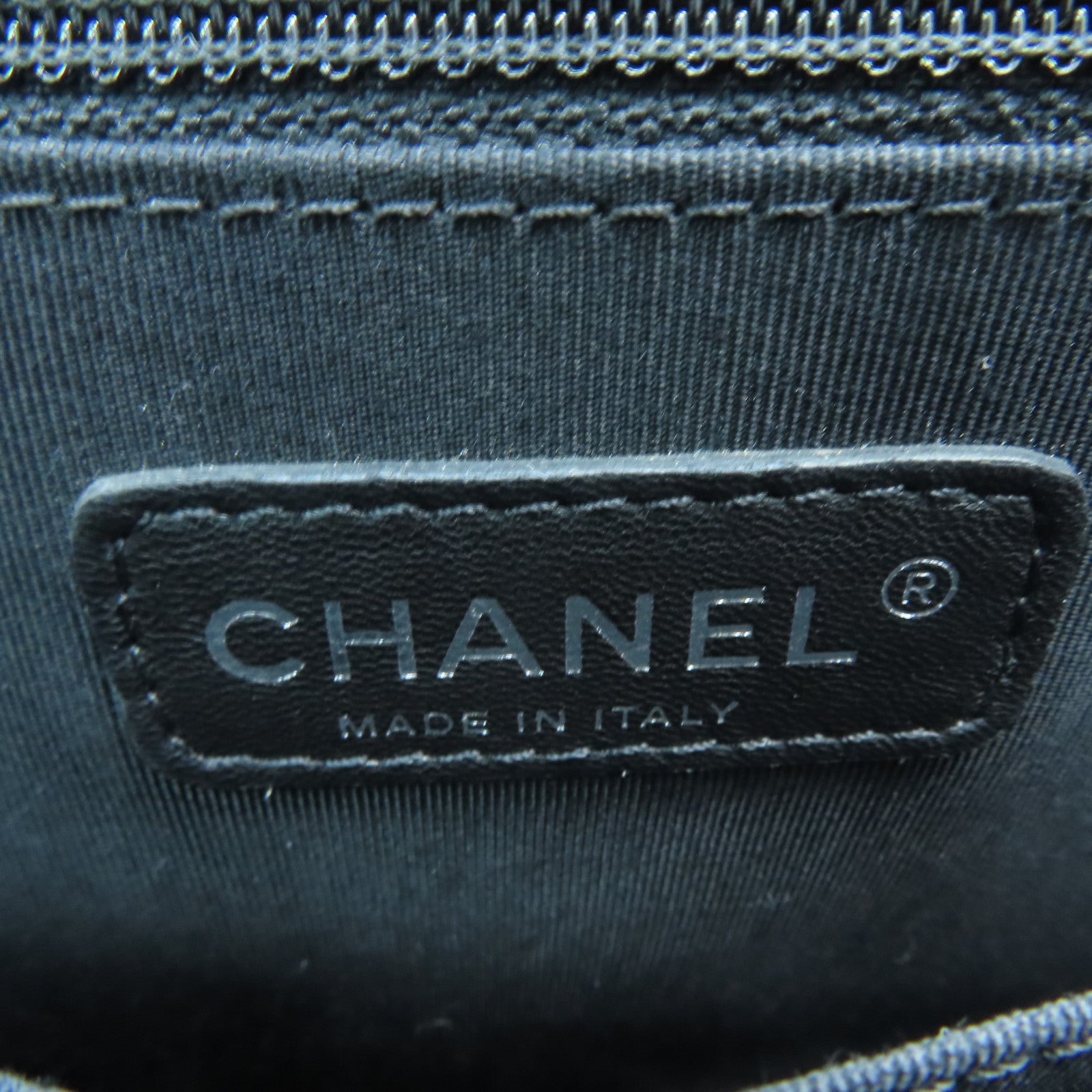 CHANEL 菱格牛皮皮革Boy 30cm銀扣鏈帶肩背袋黑色