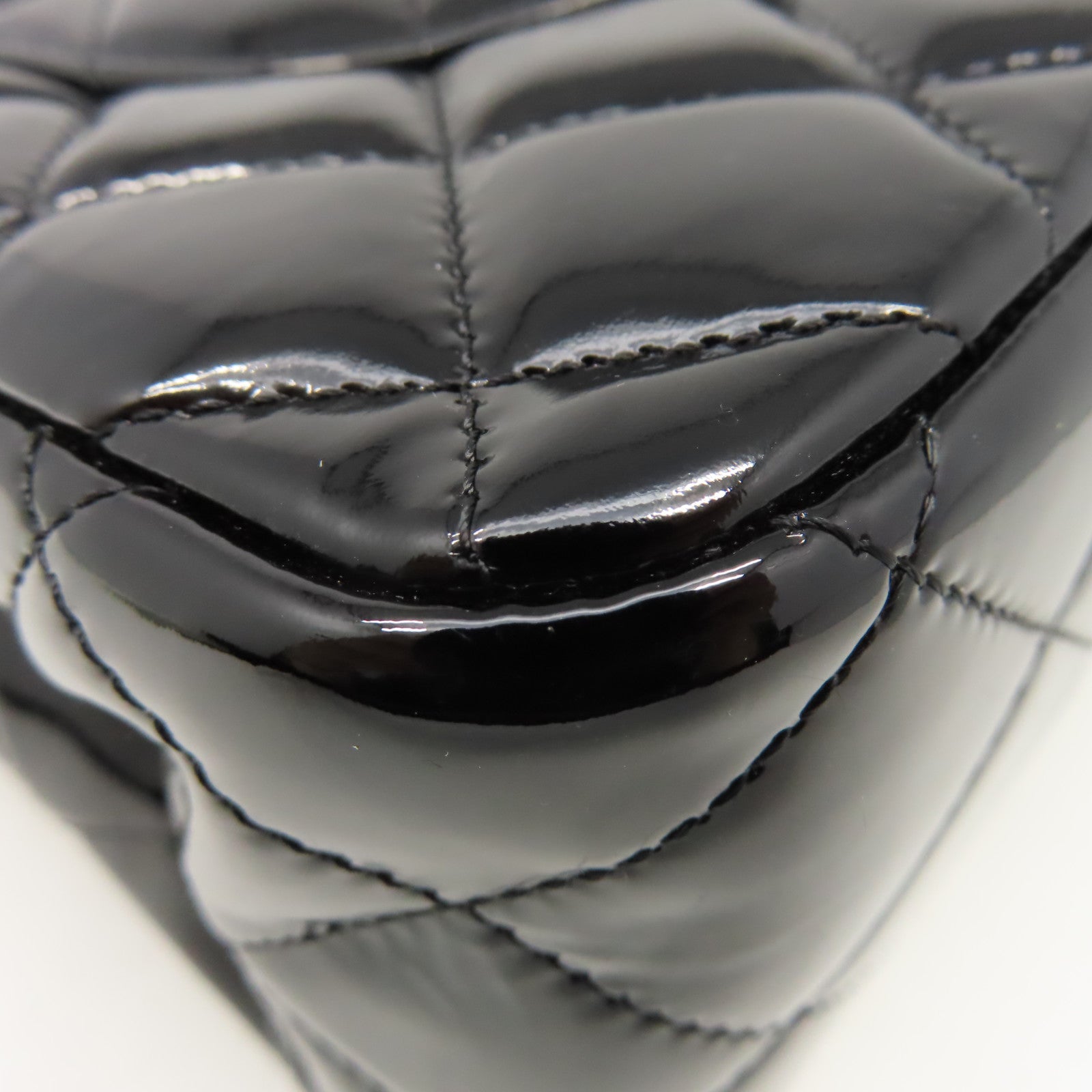 CHANEL 菱格漆皮皮革Classic Jumbo Flap Shoulder Bag銀扣鏈帶肩背袋黑色