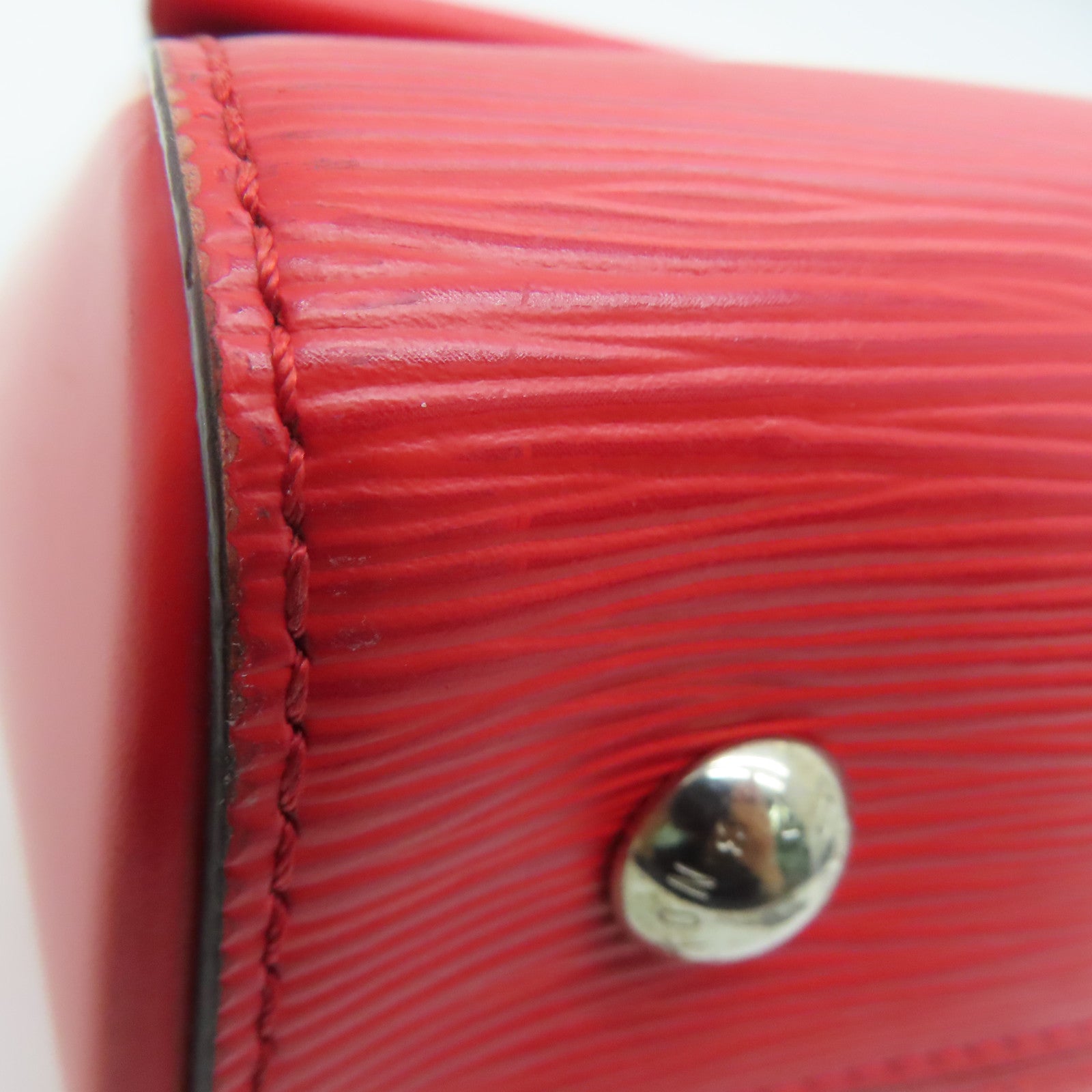 LOUIS VUITTON Epi Cluny MM silver buckle shoulder shoulder bag red