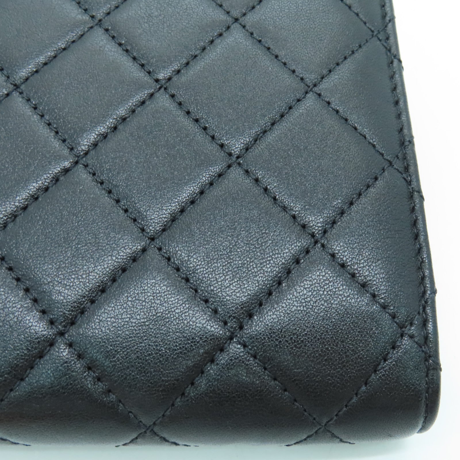 CHANEL 菱格牛皮皮革Pouch金扣手拿包黑色