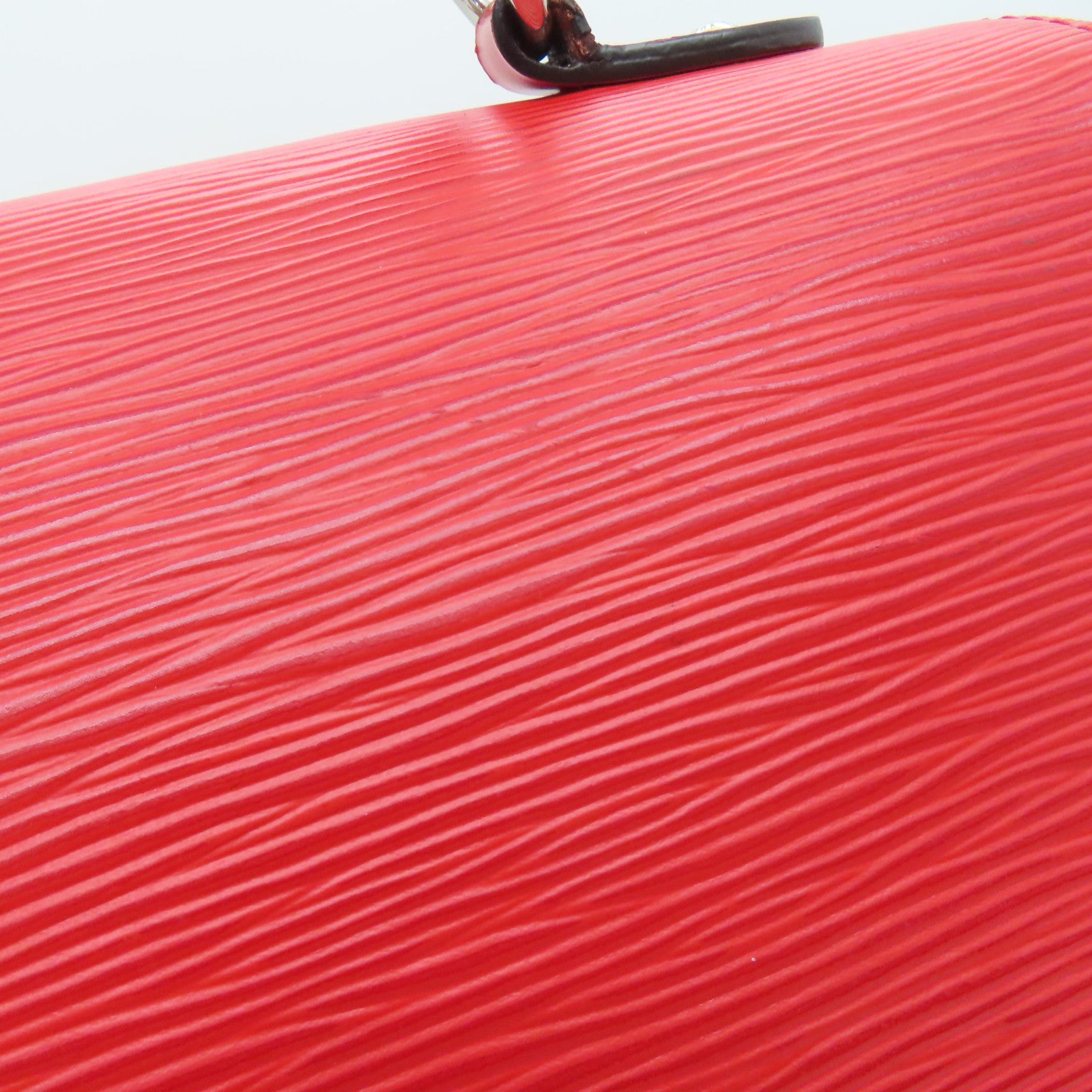LOUIS VUITTON Epi Cluny MM silver buckle shoulder shoulder bag red