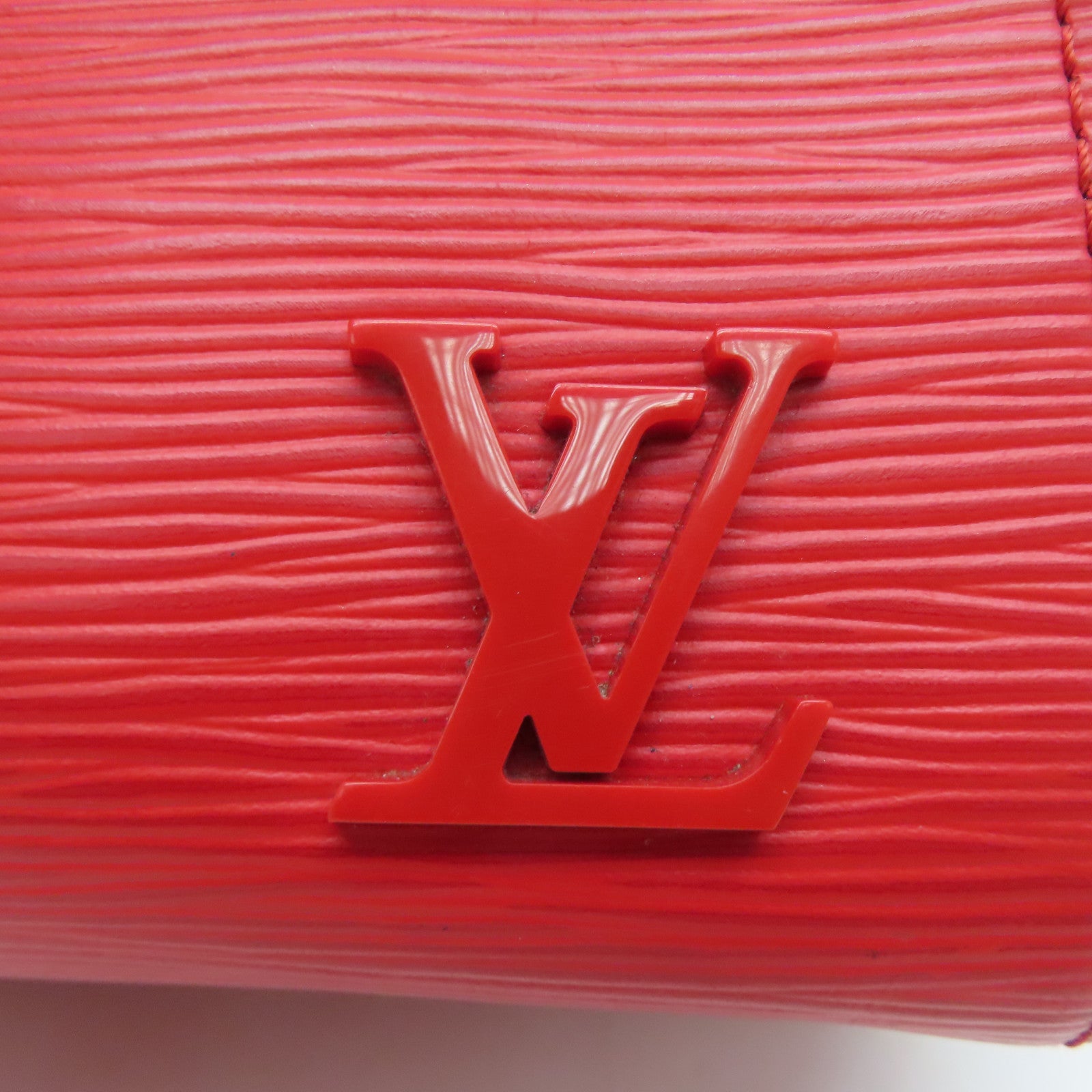 LOUIS VUITTON Epi Cluny MM silver buckle shoulder shoulder bag red