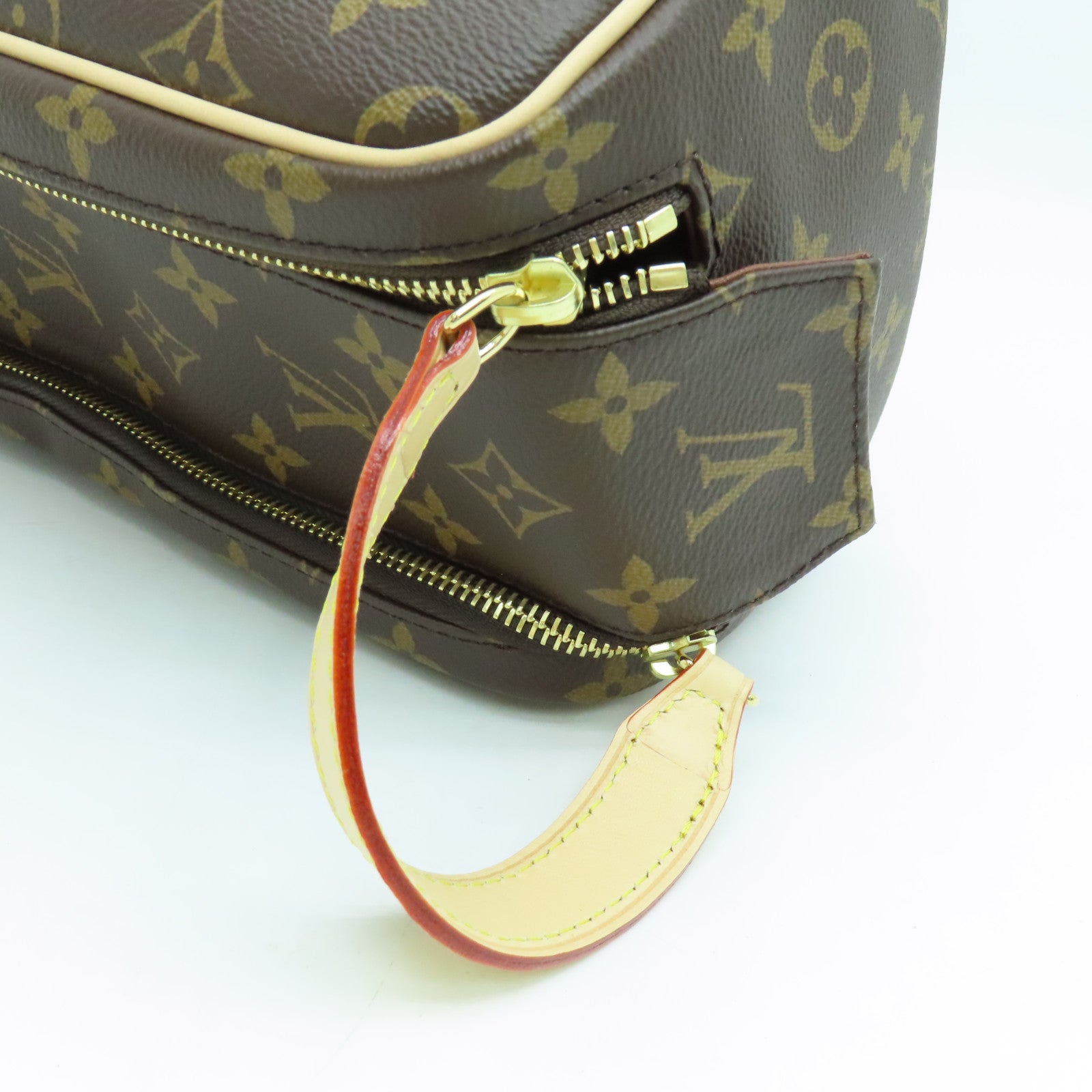 LOUIS VUITTON Monogram Dopp金扣手拿包啡色