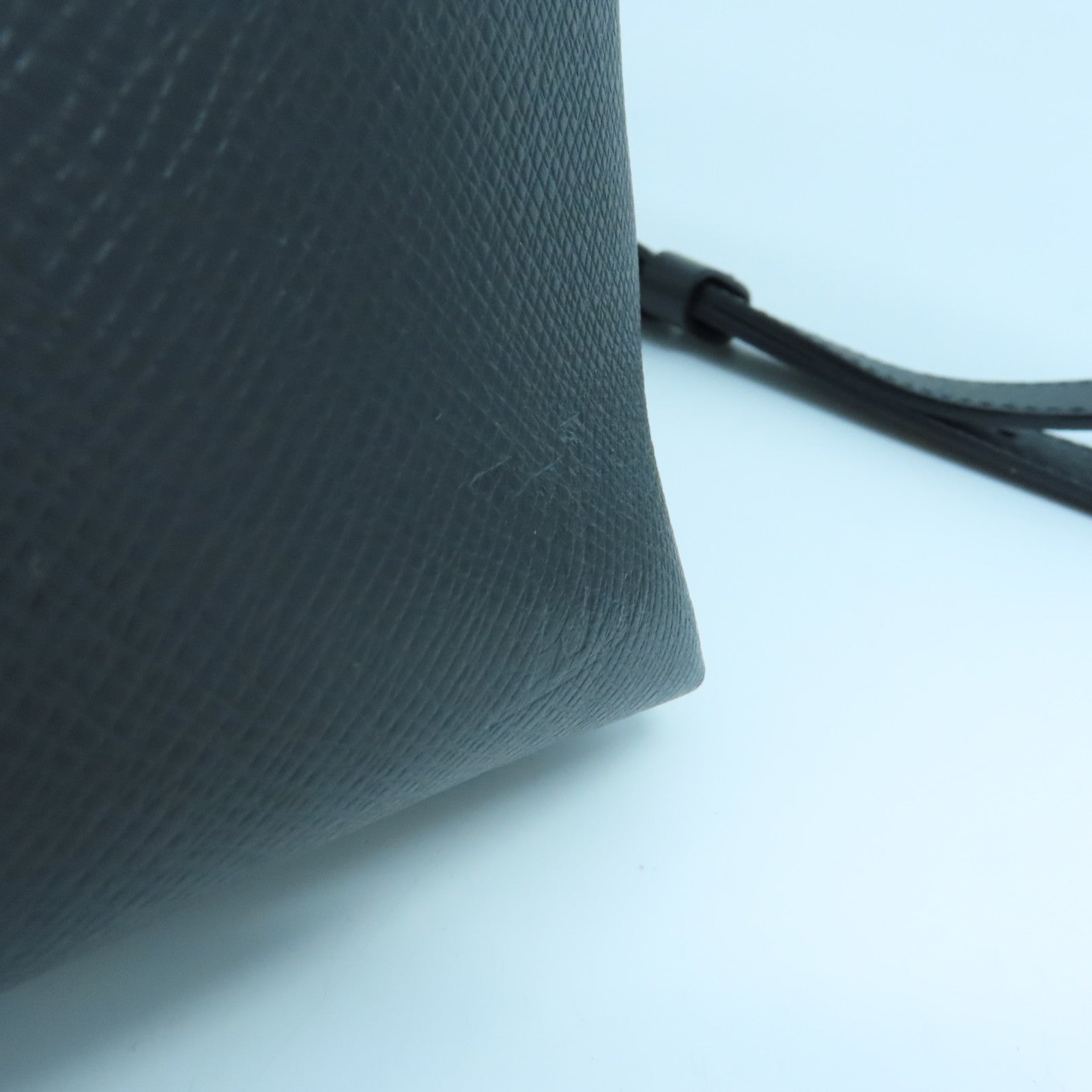 LOUIS VUITTON Taiga Anton Soft Briefcase Silver Buckle Briefcase Black