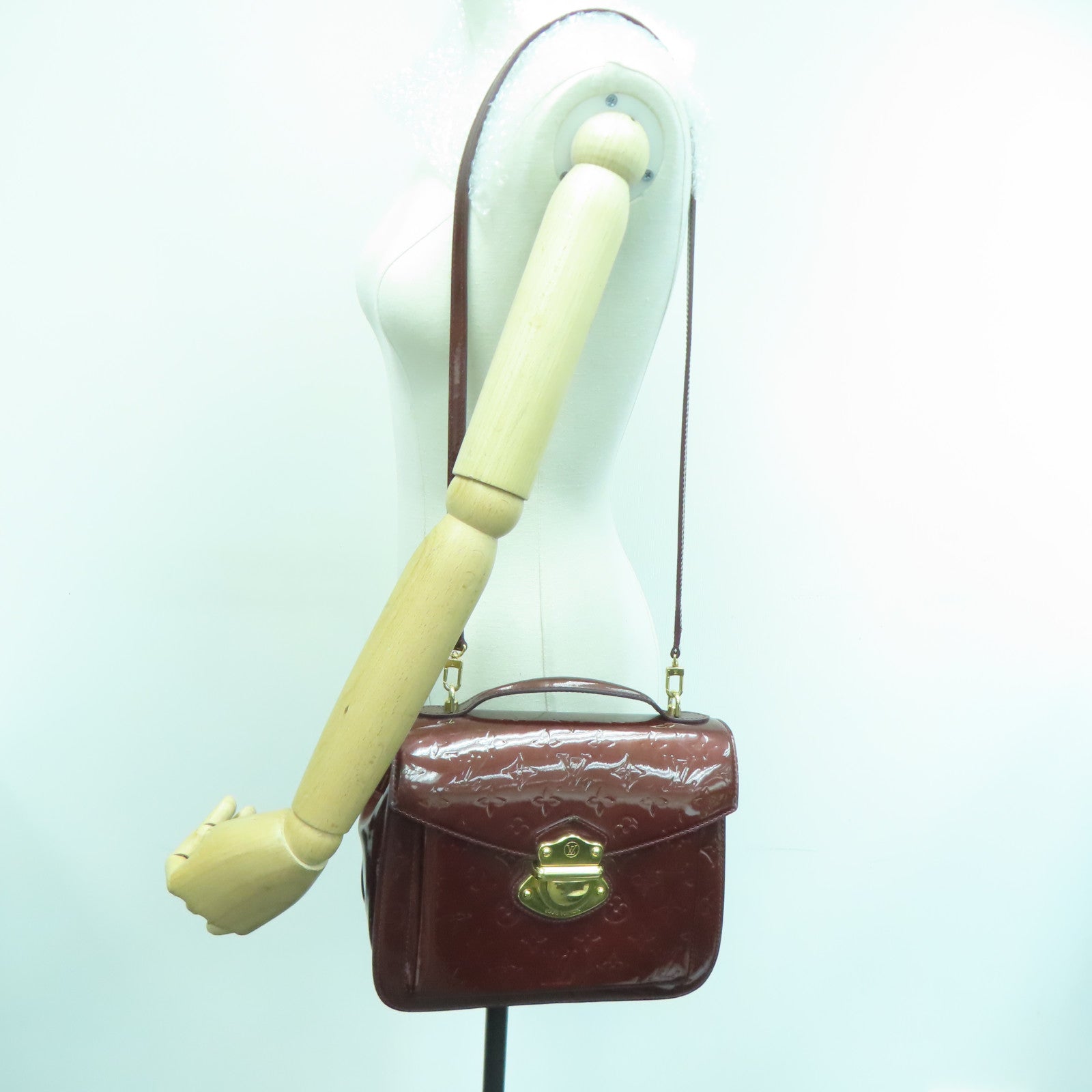 LOUIS VUITTON Monogram Vernis Mirada gold buckle shoulder shoulder bag purple