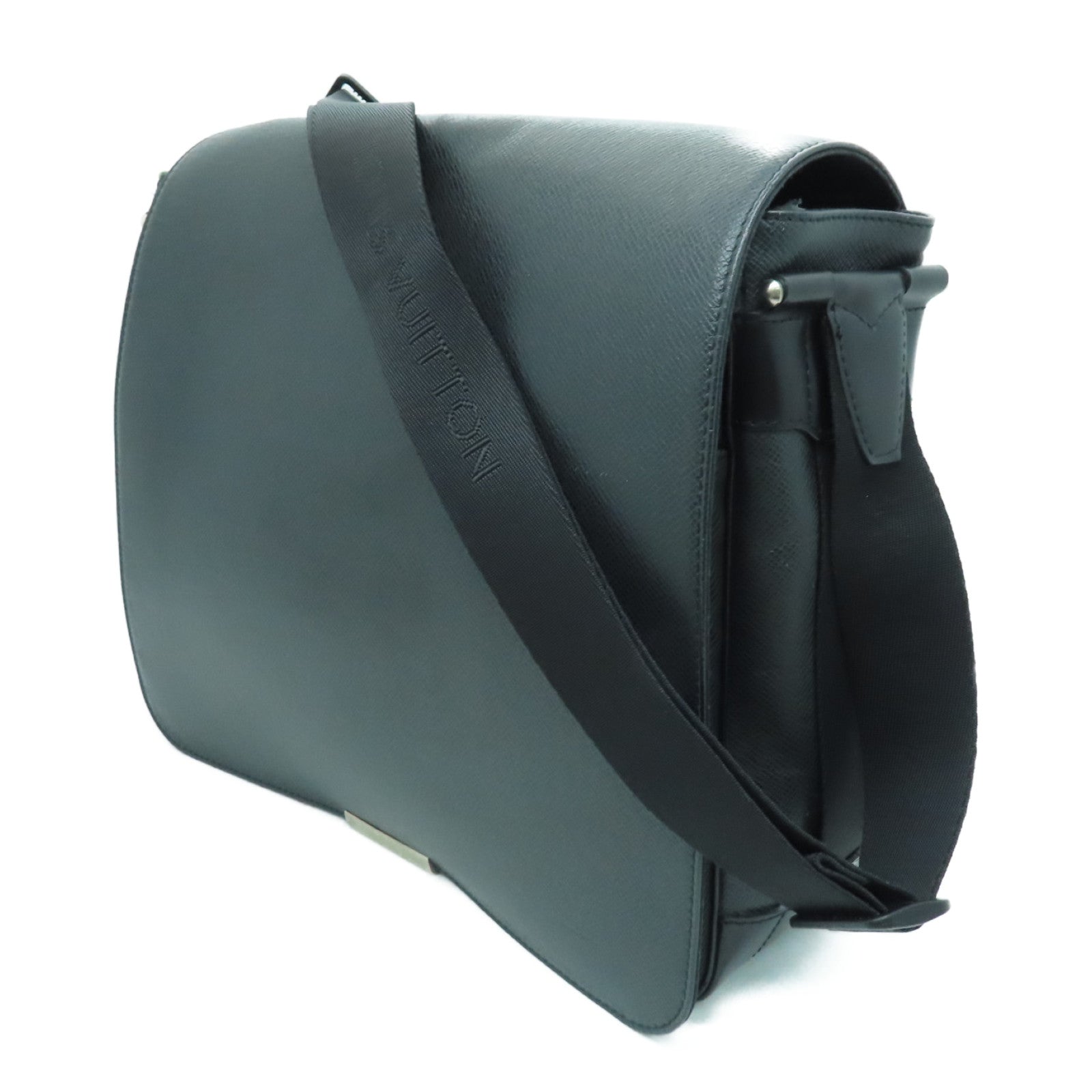 LOUIS VUITTON Taiga Shoulder Bag银扣肩背袋黑色