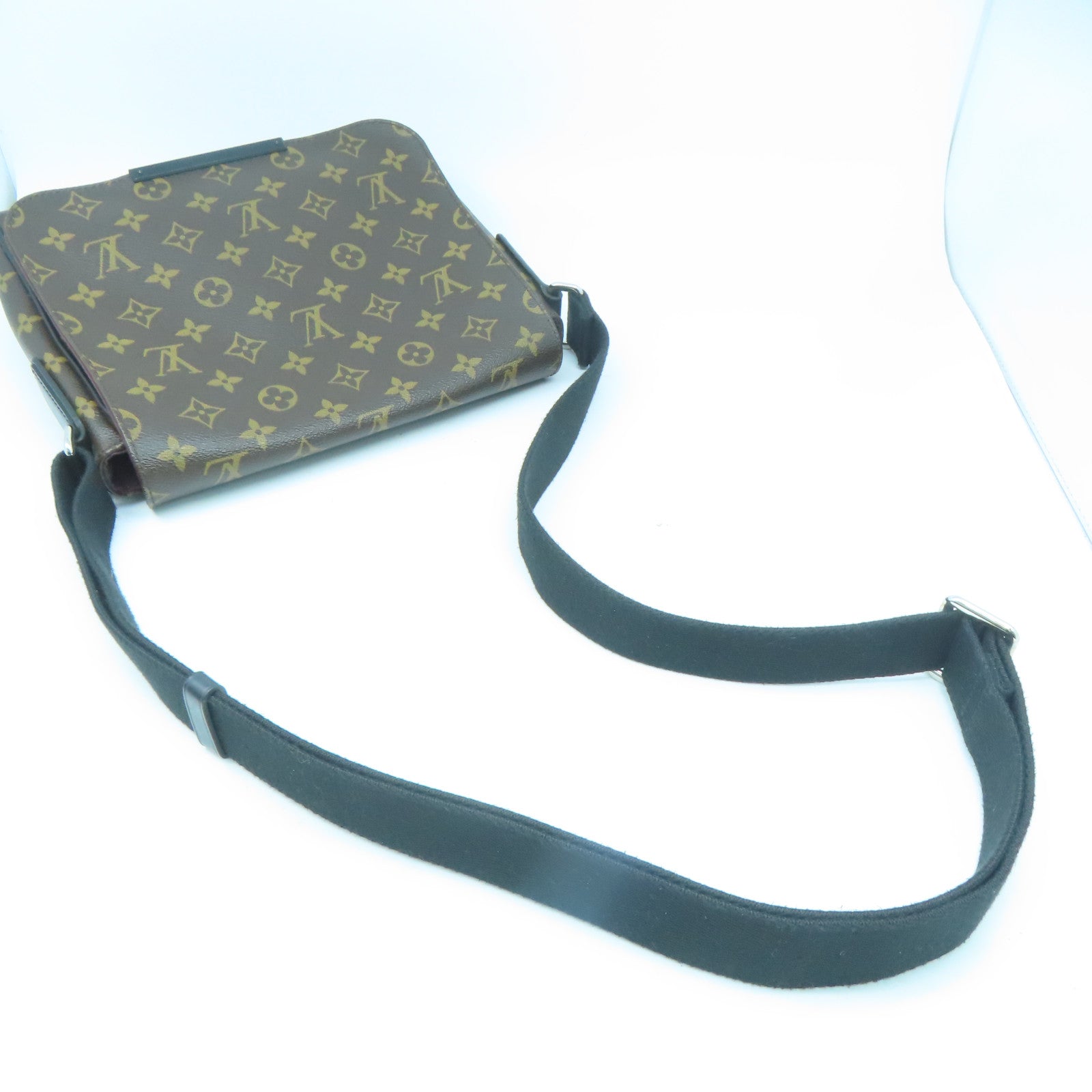 LOUIS VUITTON Monogram Macassar District PM銀扣肩背袋啡色