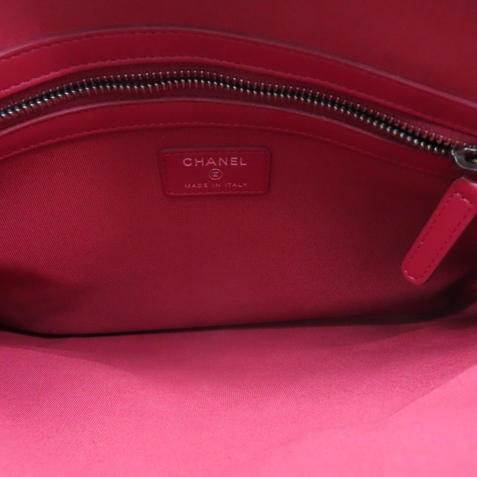 CHANEL 菱格牛皮皮革Pouch手拿包黑色