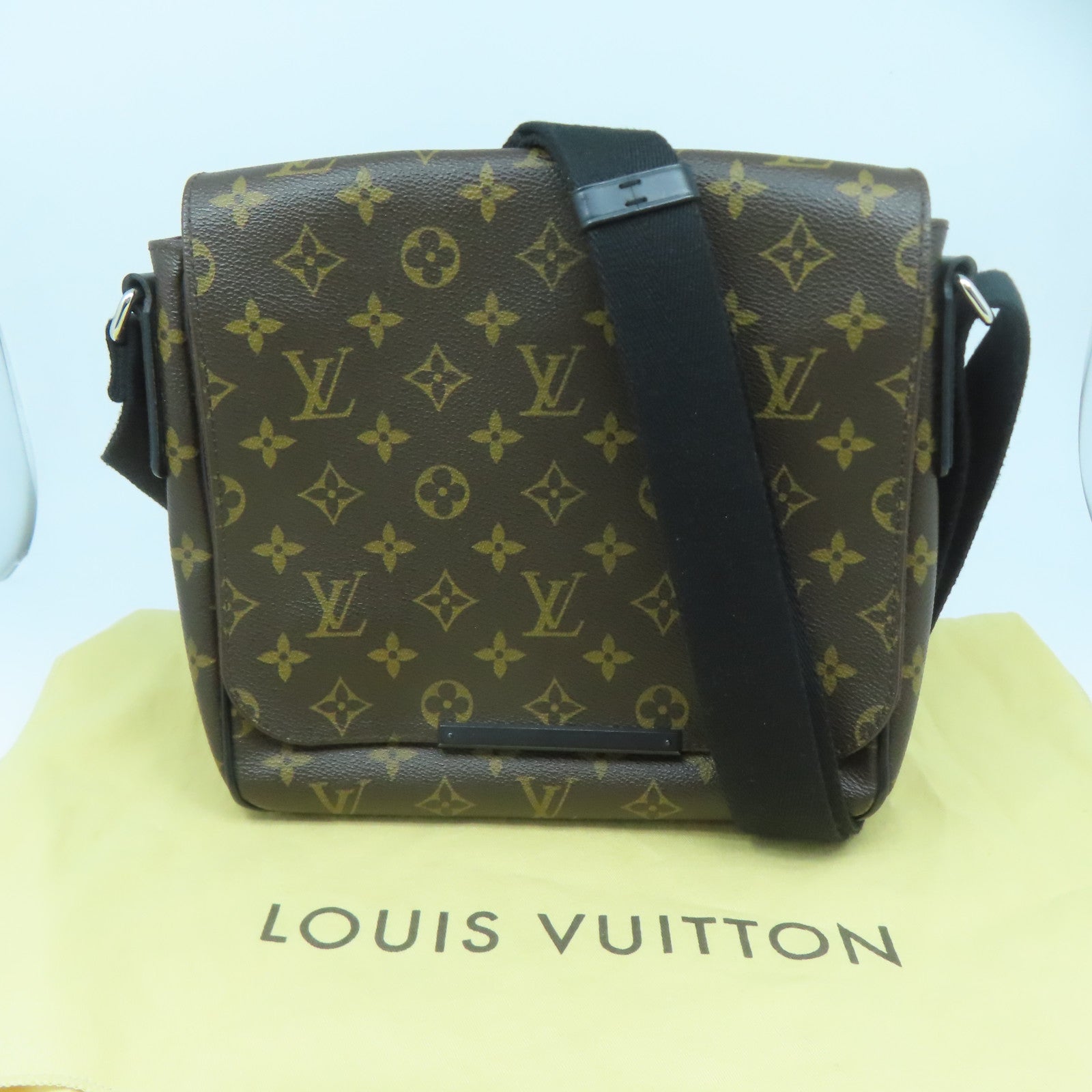 LOUIS VUITTON Monogram Macassar District PM銀扣肩背袋啡色