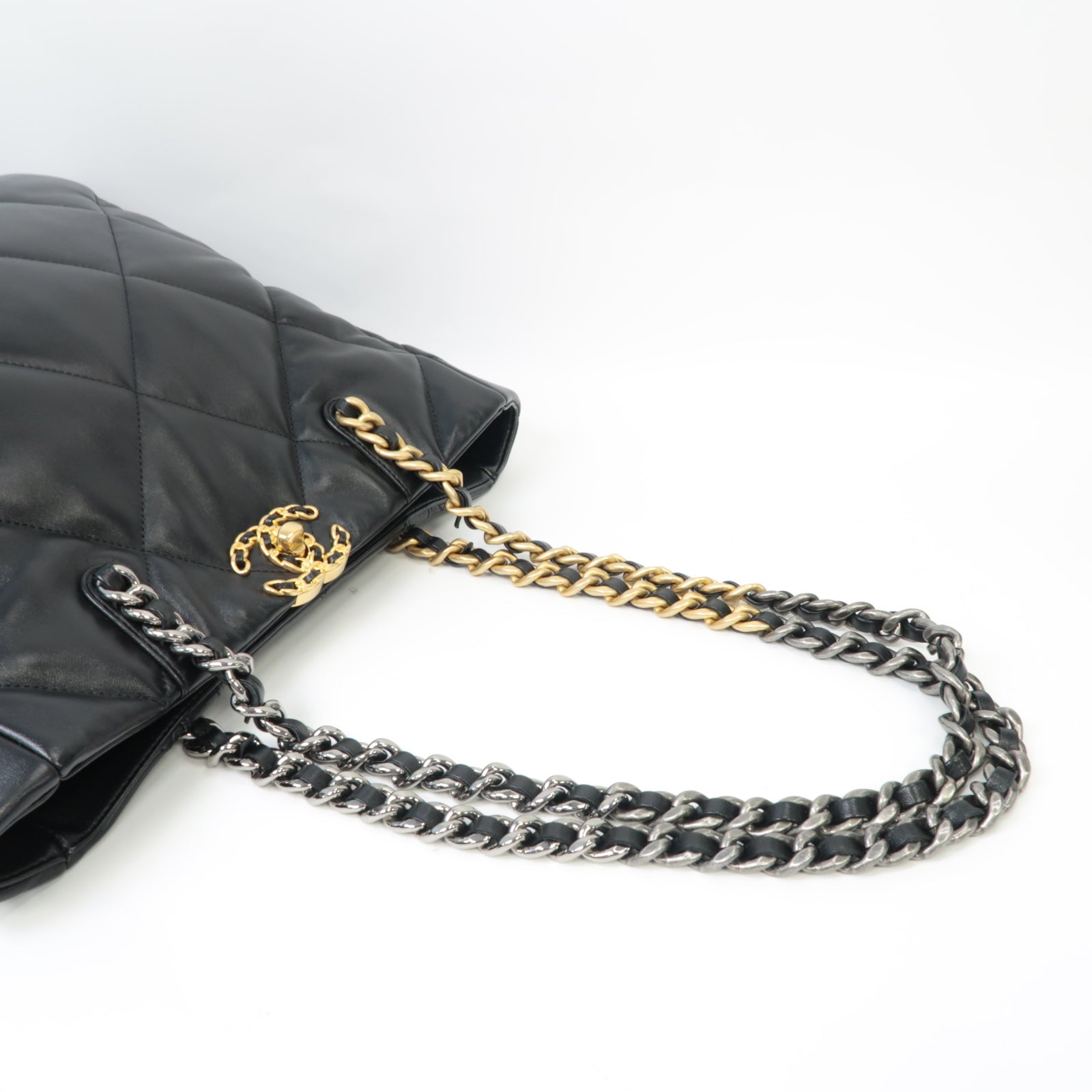 CHANEL 菱格羊皮皮革Chanel 19金扣/銀扣鏈帶肩背袋黑色