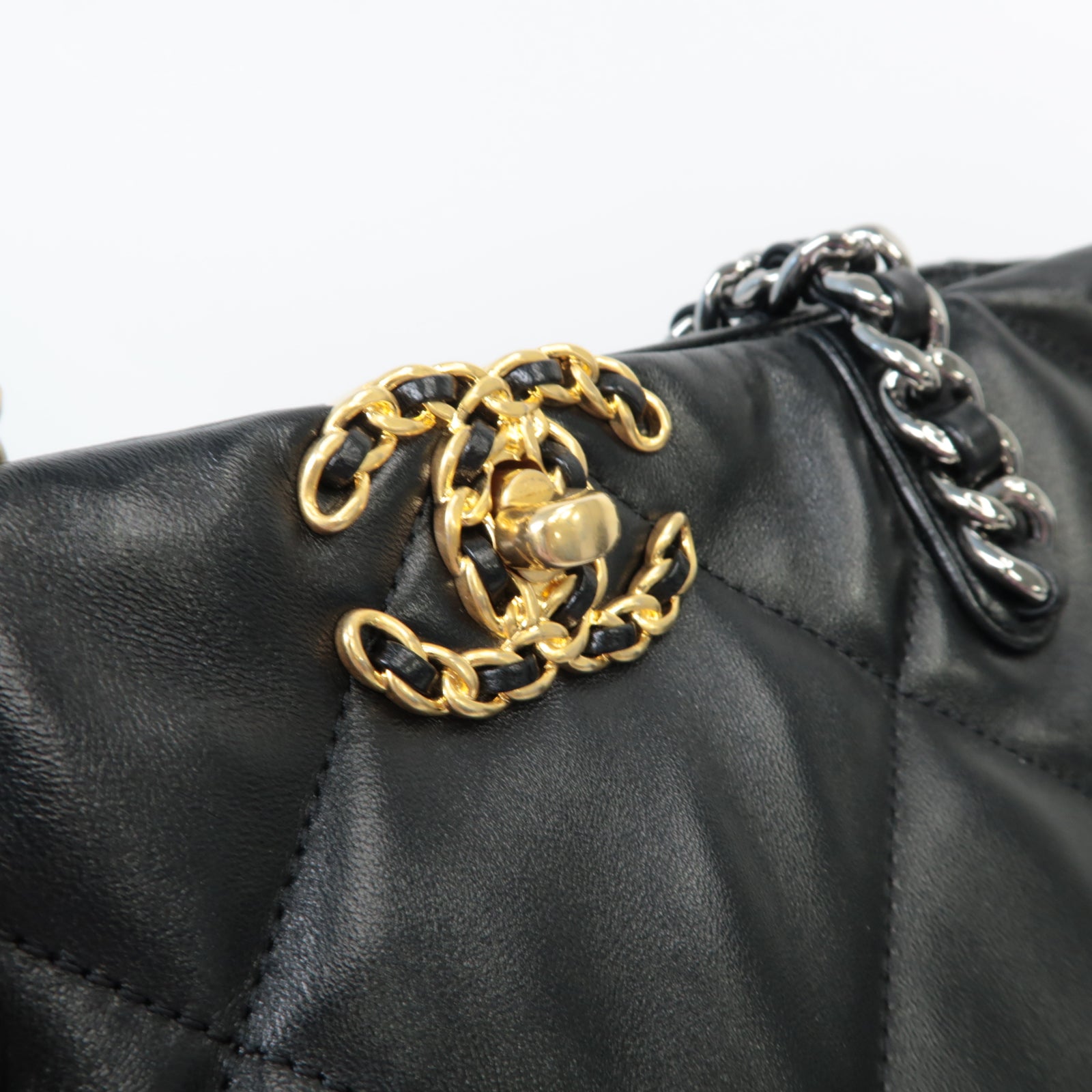 CHANEL 菱格羊皮皮革Chanel 19金扣/銀扣鏈帶肩背袋黑色