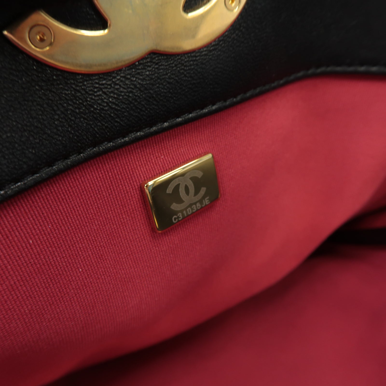CHANEL 菱格羊皮皮革Chanel 19金扣/銀扣鏈帶肩背袋黑色