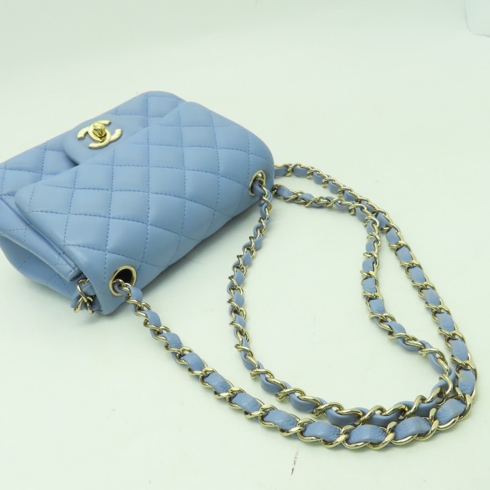 CHANEL 菱格羊皮皮革Chain Shoulder銀扣鏈帶肩背袋淺藍色