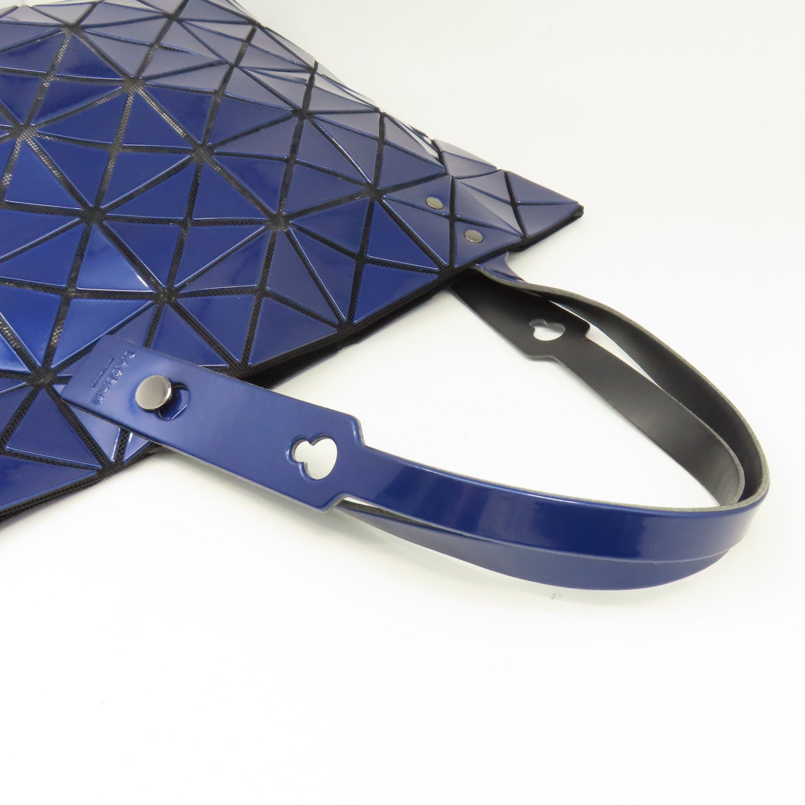 ISSEY MIYAKE PVC Bao Bao黑扣手挽袋藍色