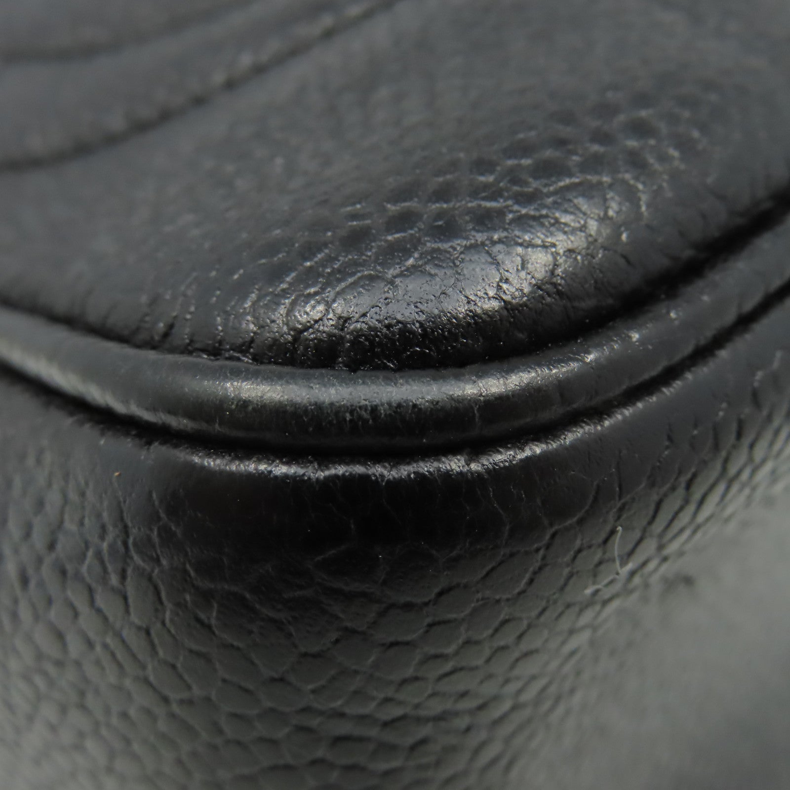 CHANEL Caviar皮革Vintage Shoulder Bag金扣肩背袋黑色