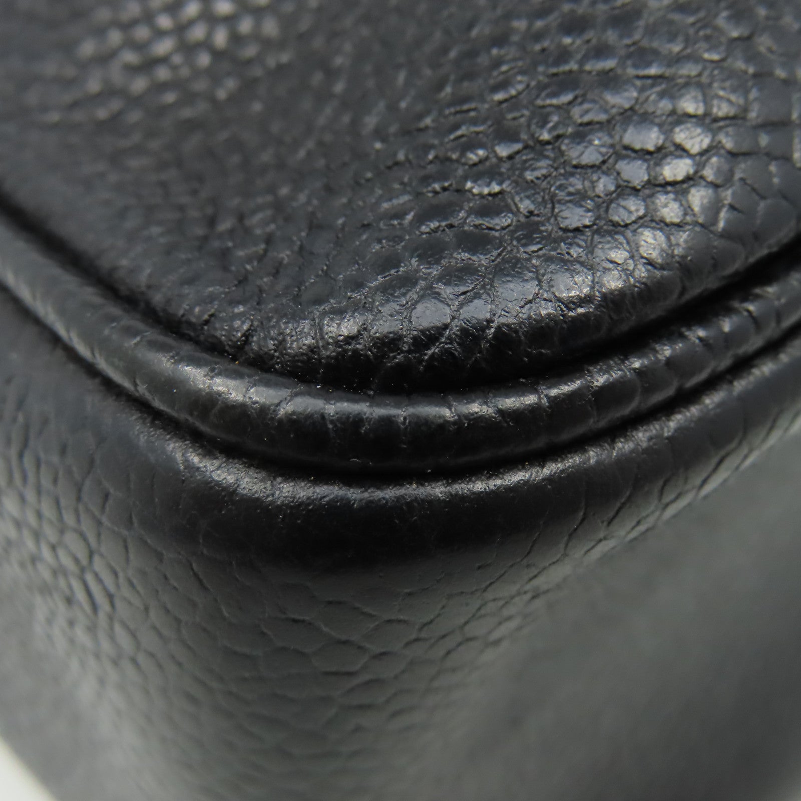 CHANEL Caviar皮革Vintage Shoulder Bag金扣肩背袋黑色