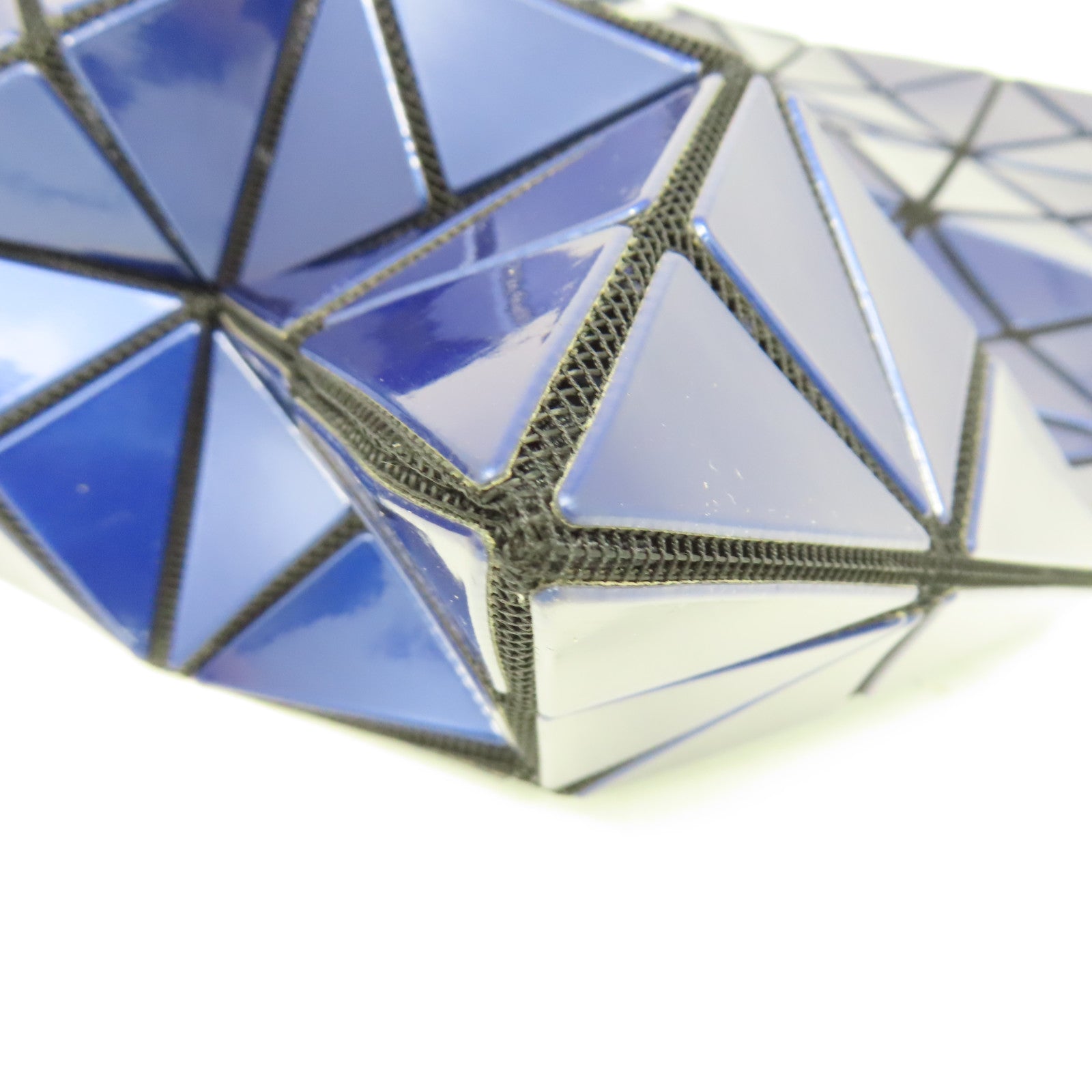 ISSEY MIYAKE PVC Bao Bao黑扣手挽袋藍色