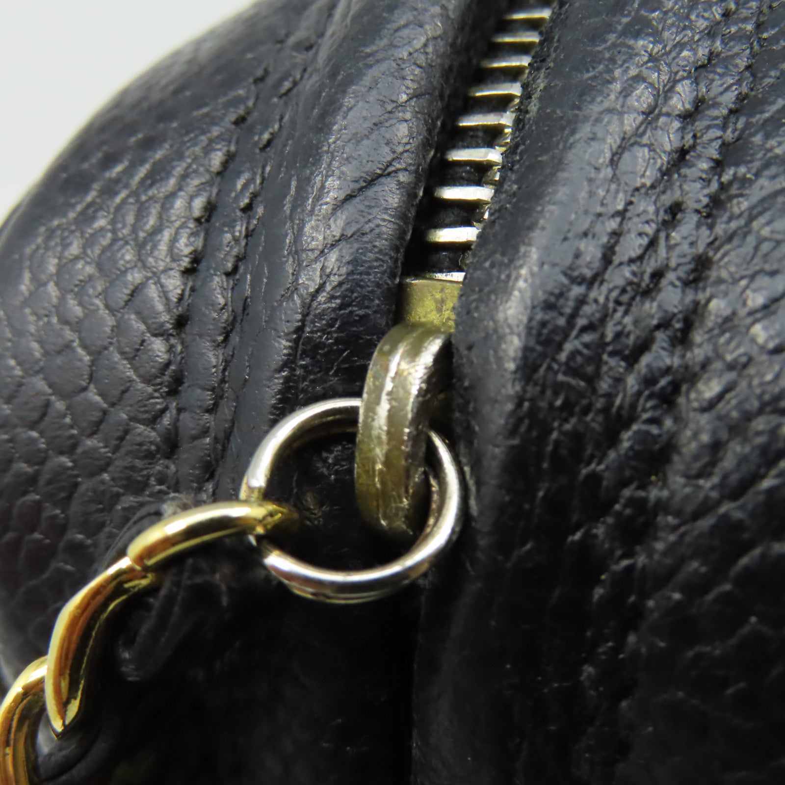 CHANEL Caviar皮革Vintage Shoulder Bag金扣肩背袋黑色