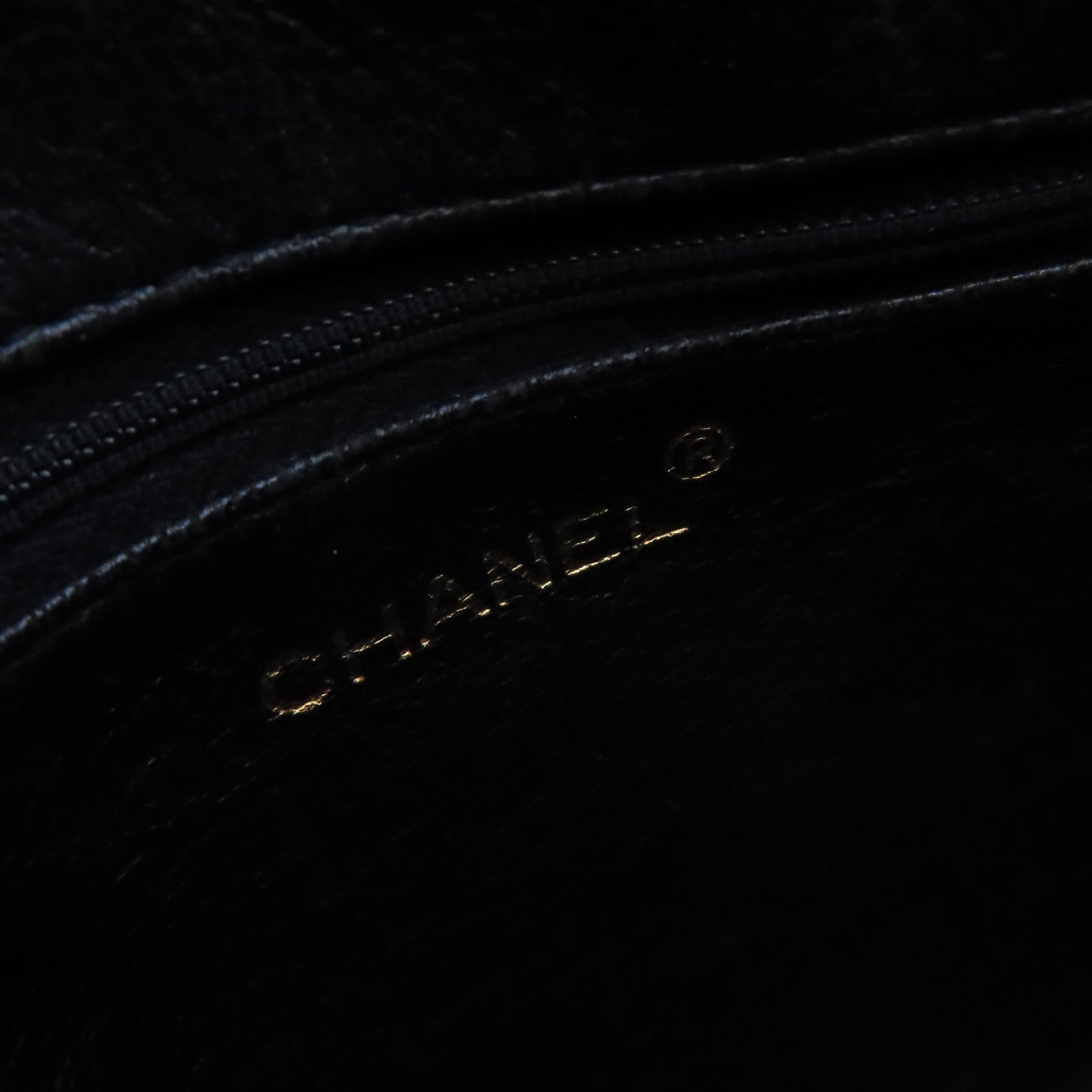 CHANEL Caviar皮革Vintage Shoulder Bag金扣肩背袋黑色